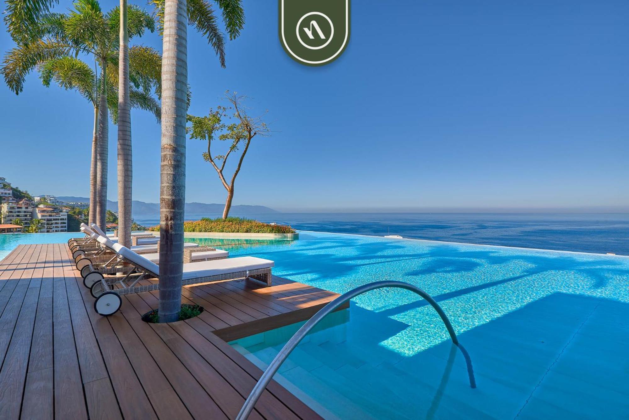 With 2 Beds - Rooftop Pool *