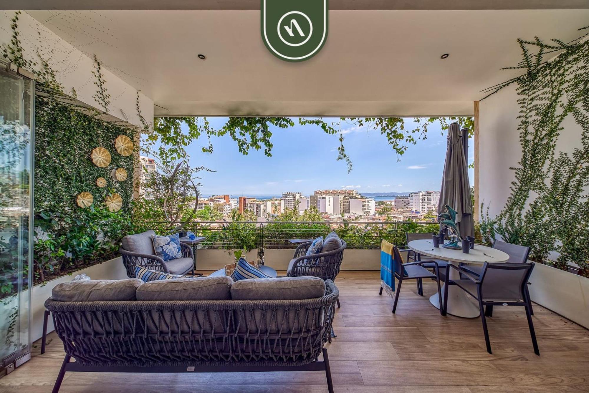 With 2 Beds - Rooftop Pool Apartment