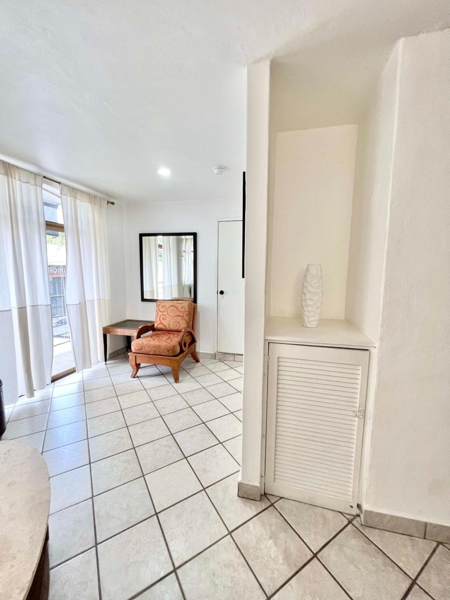 Comfy 1br By The *