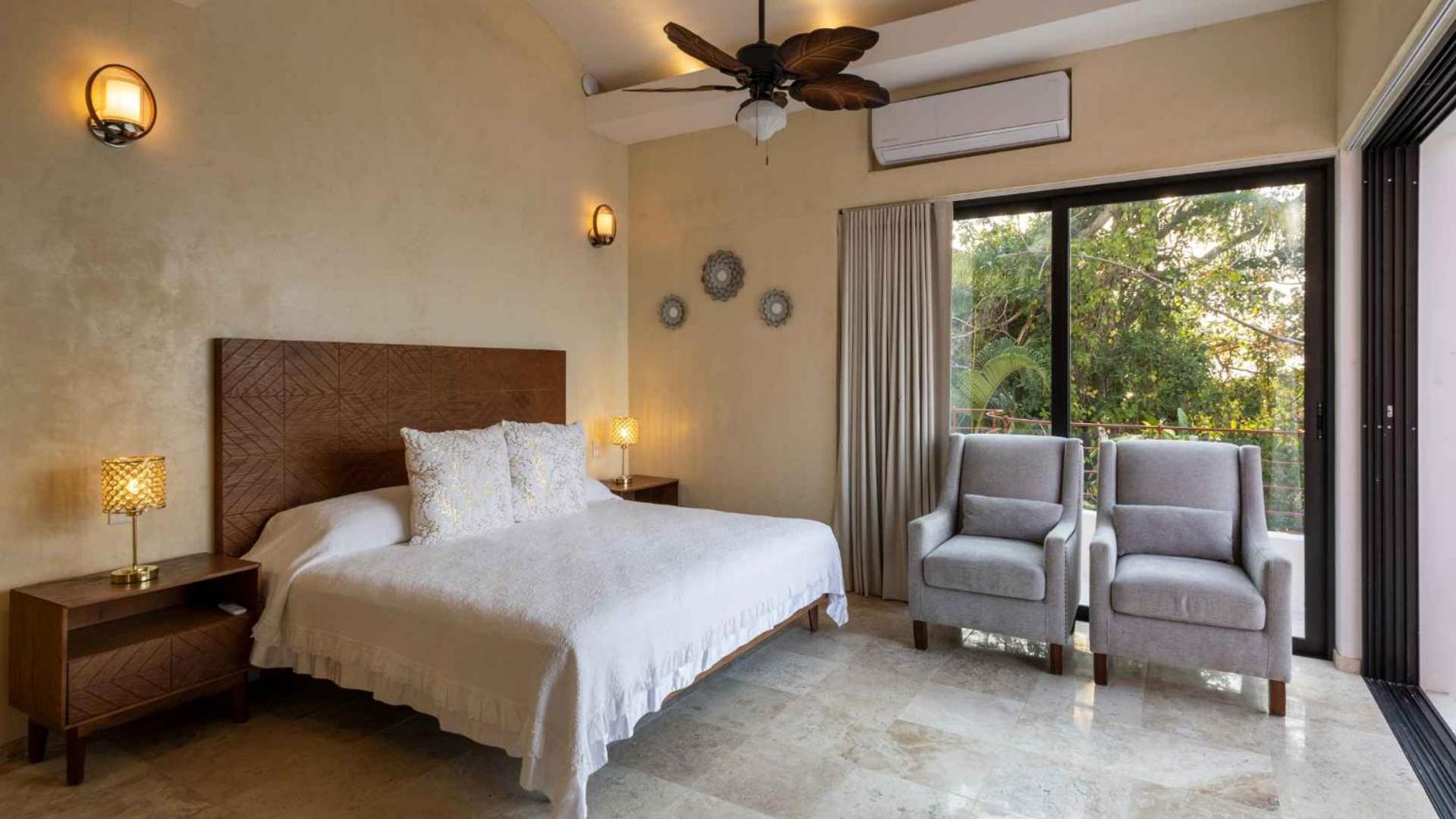 Oceanfront 15 Bedroom For 28 Guests *