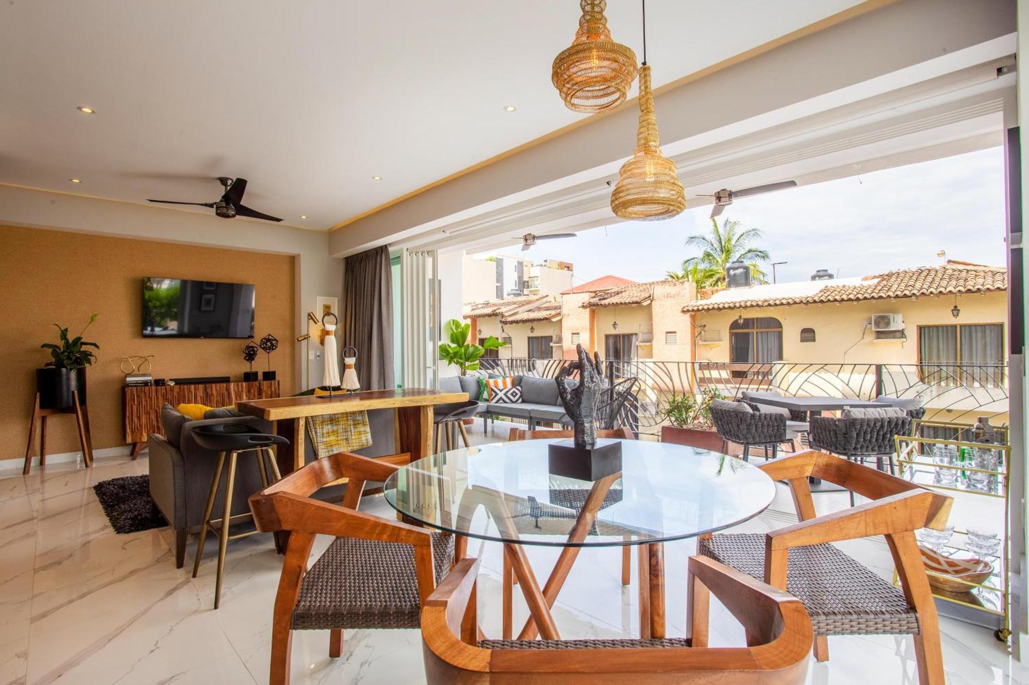 Big Corner Balcony, Pool & Gym * Puerto Vallarta