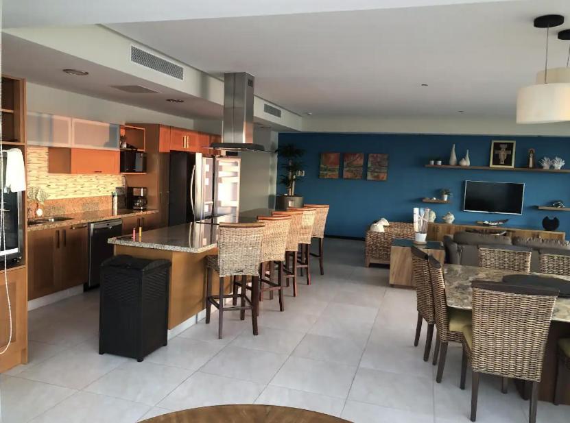 Peninsula On 10th Floor Villa *