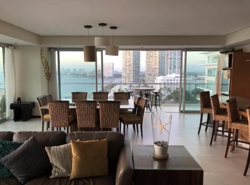 Peninsula On 10th Floor *