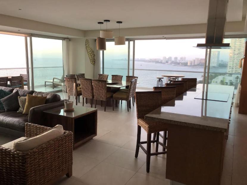 Peninsula On 10th Floor