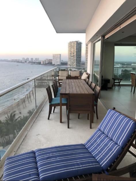 Peninsula On 10th Floor