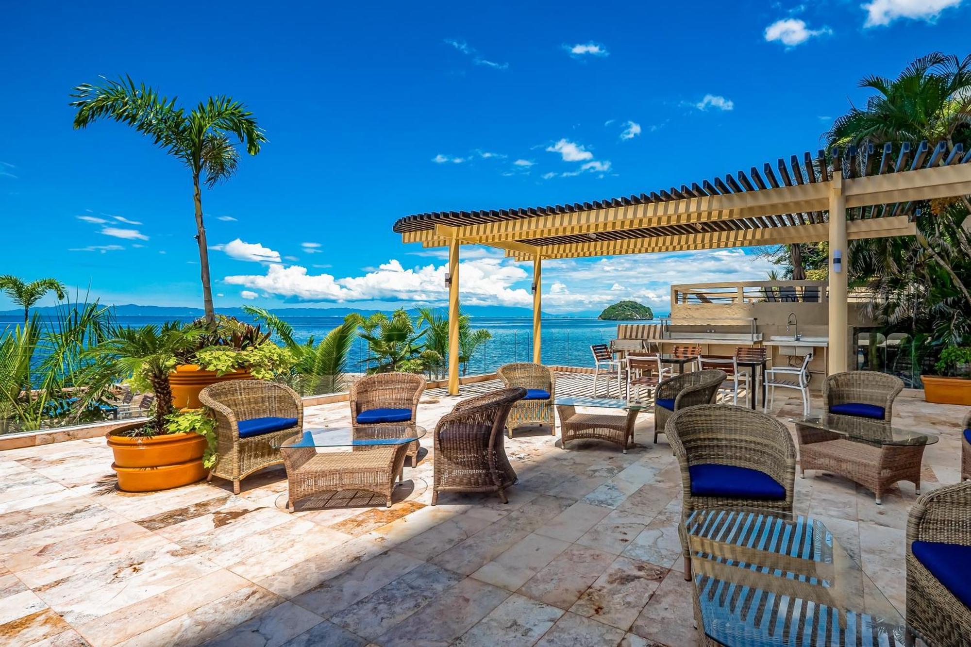 Blue Horizon 902 @ Residences Apartment