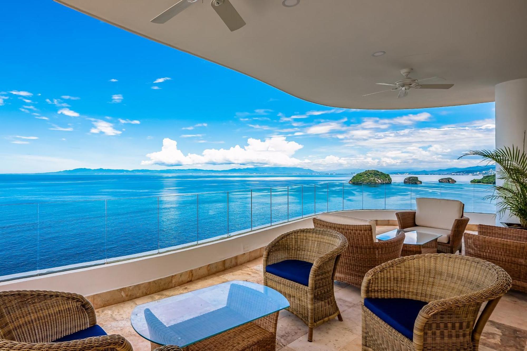 Blue Horizon 902 @ Residences *