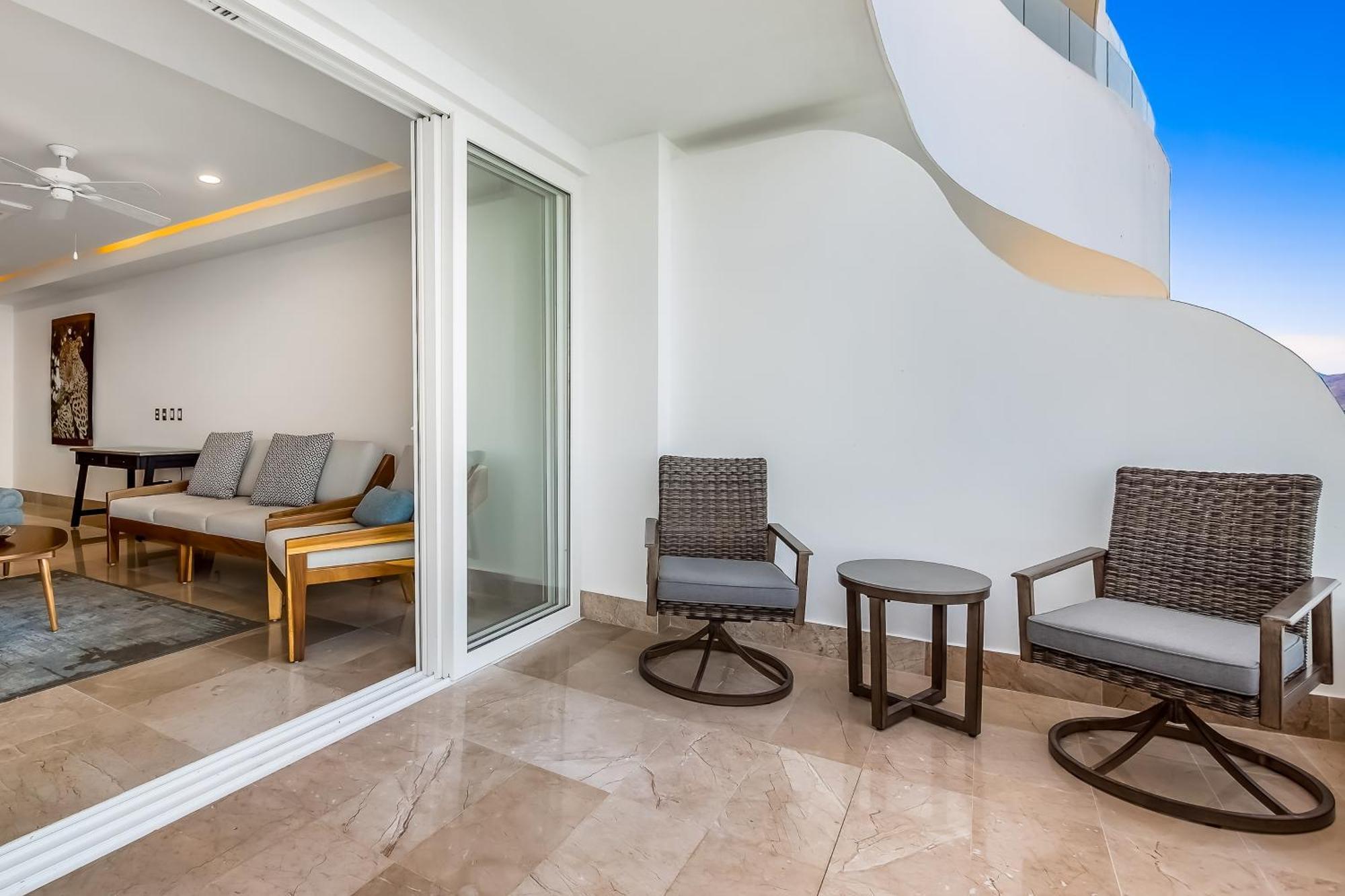 Blue Horizon 902 @ Residences