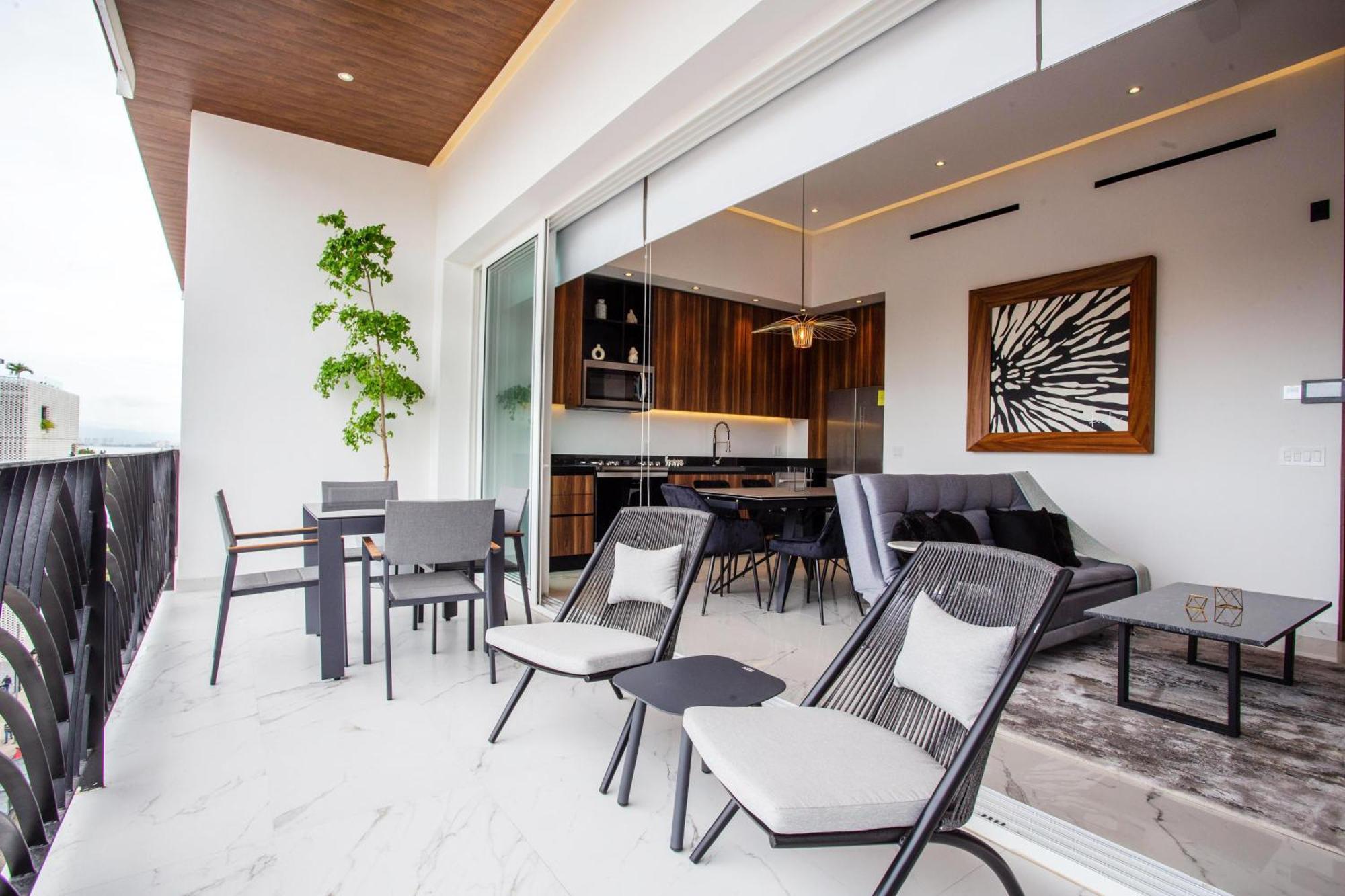 Chic With Scenic Views, Pool And Gym Puerto Vallarta