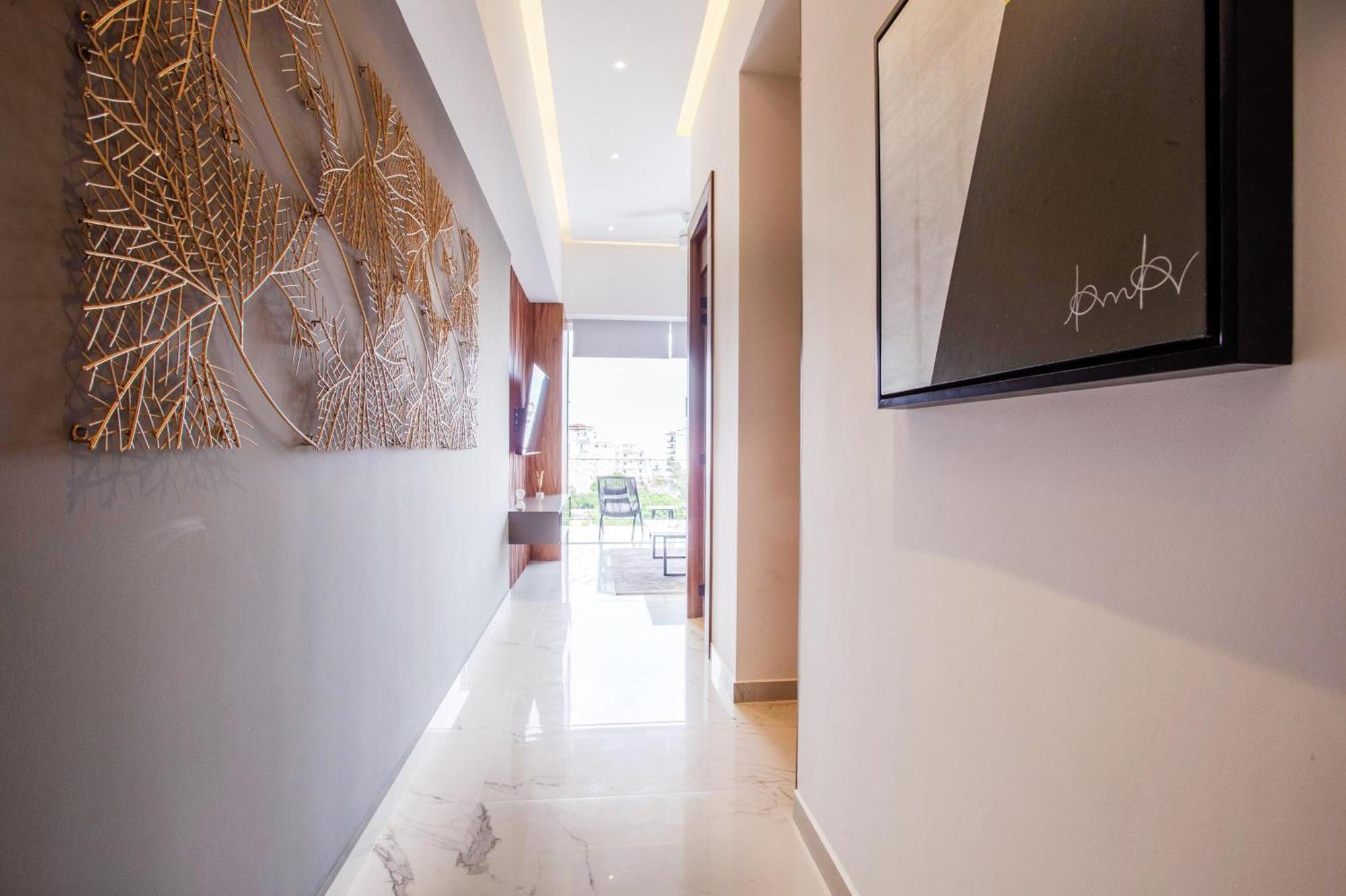 Chic With Scenic Views, Pool And Gym Holiday home *