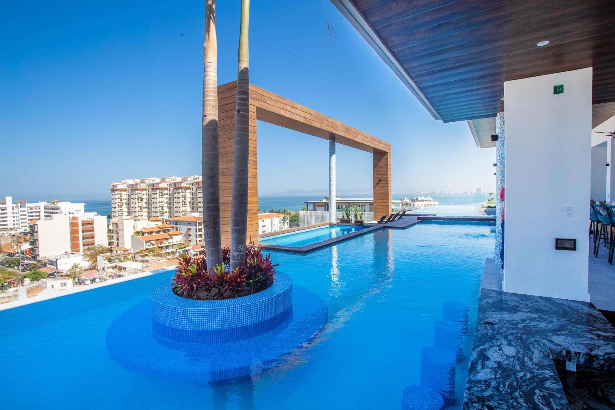 Chic With Scenic Views, Pool And Gym Puerto Vallarta