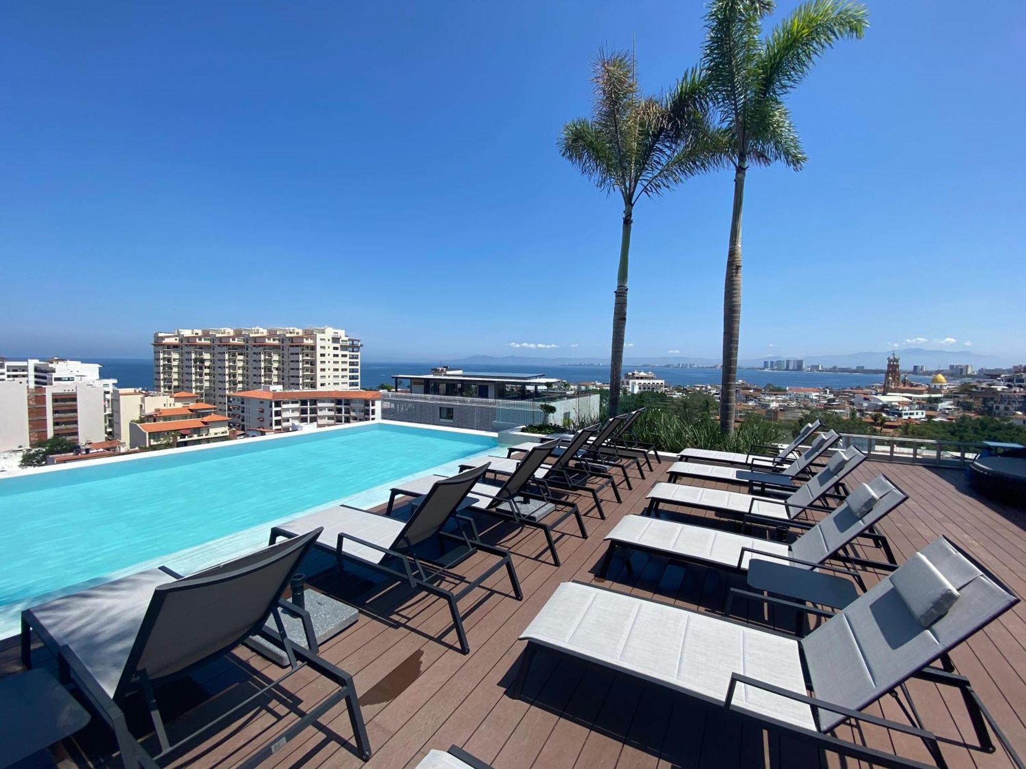 Chic With Scenic Views, Pool And Gym * Puerto Vallarta
