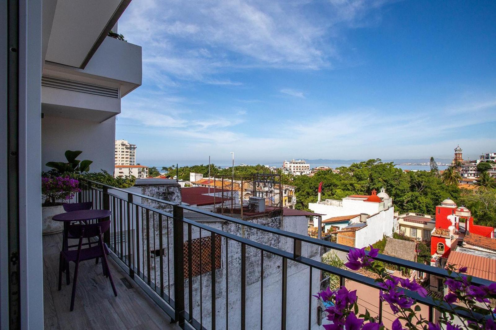 La Buena Vida With Great Views, Pool, Gym *