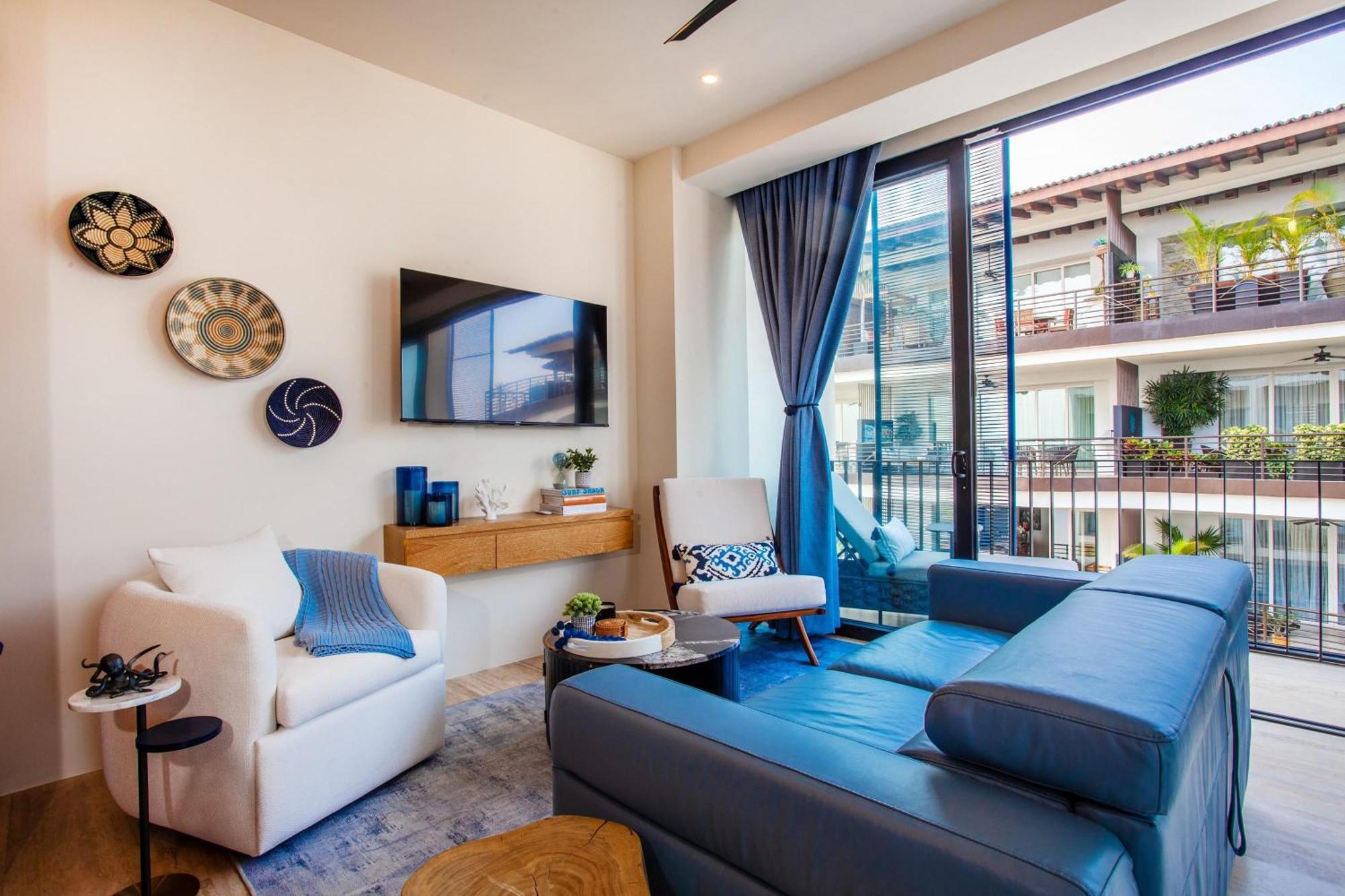 Luxe Penthouse, Calm Vistas