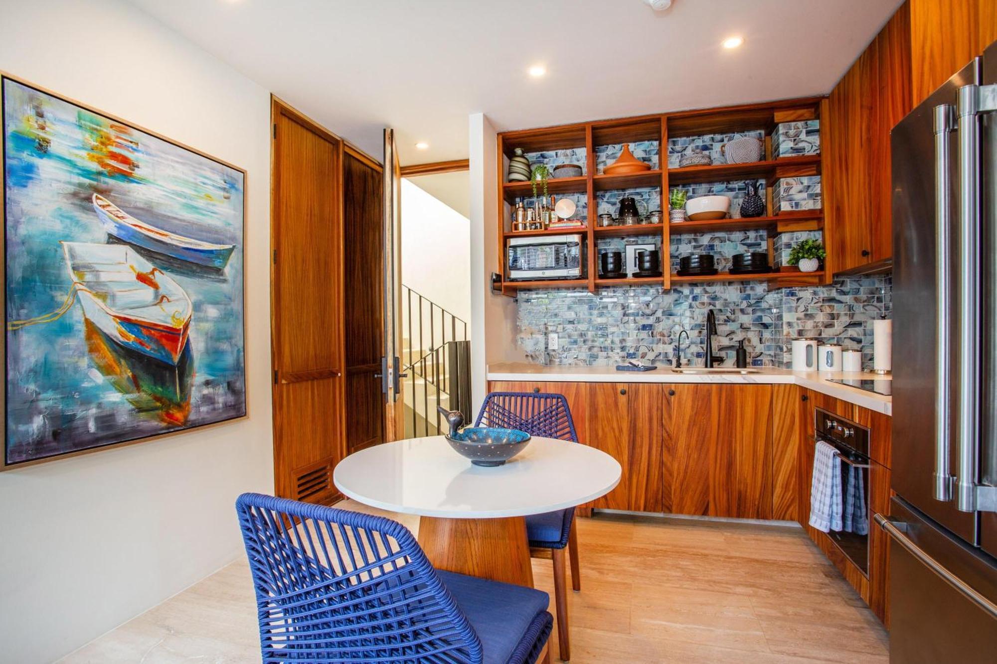 Luxe Penthouse, Calm Vistas Holiday home
