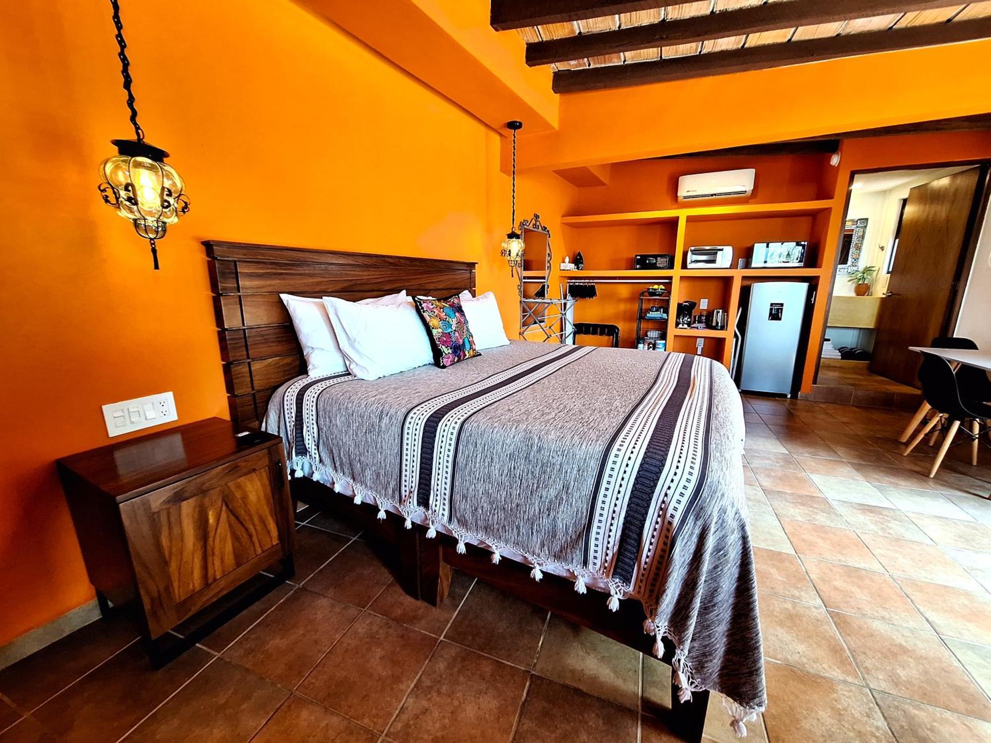 Jonathans Lugar At Amistad - Charming 1br In The Heart Of Puerto Vallarta
