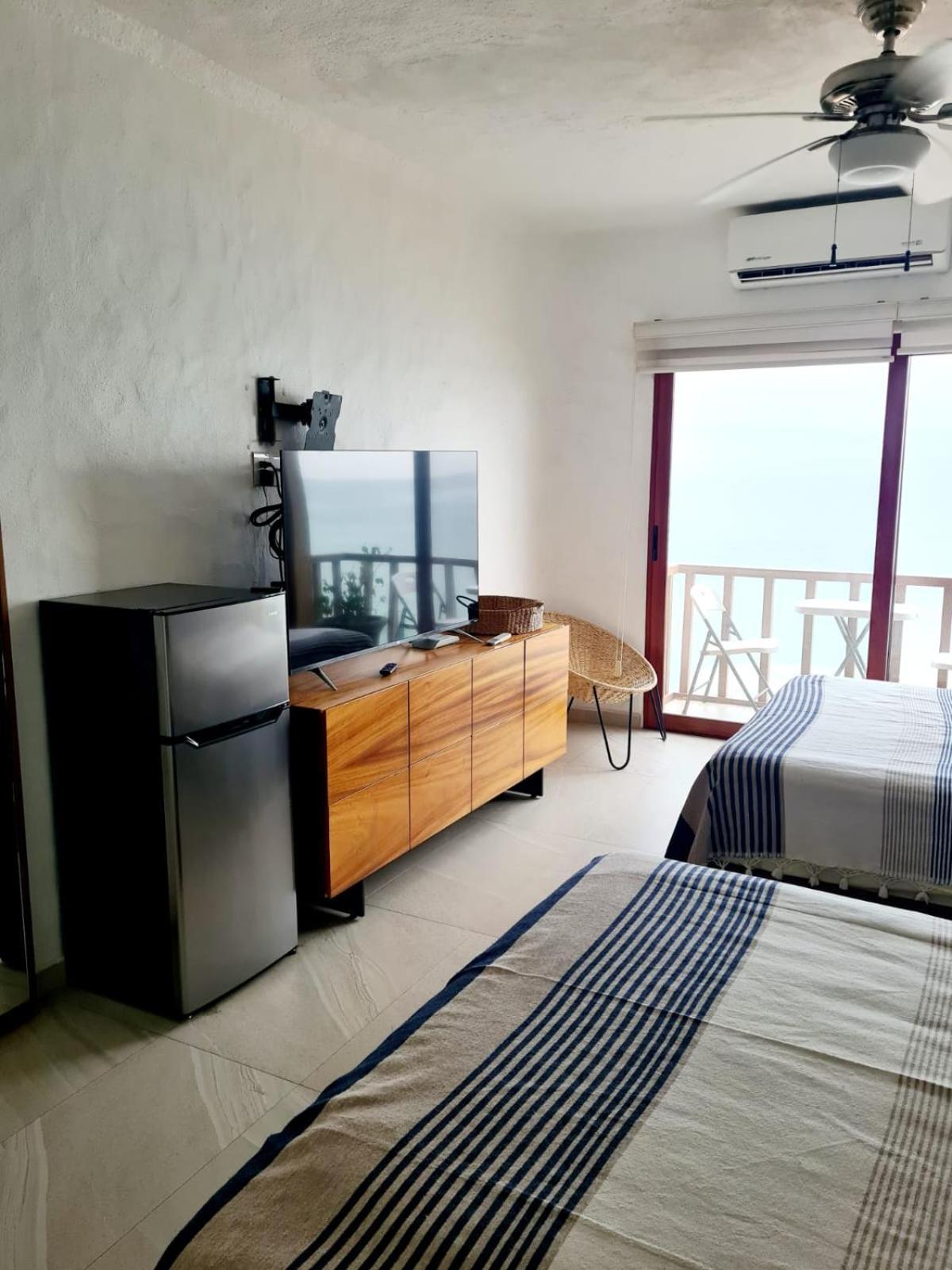 Los Tules 12-502 Hotel *