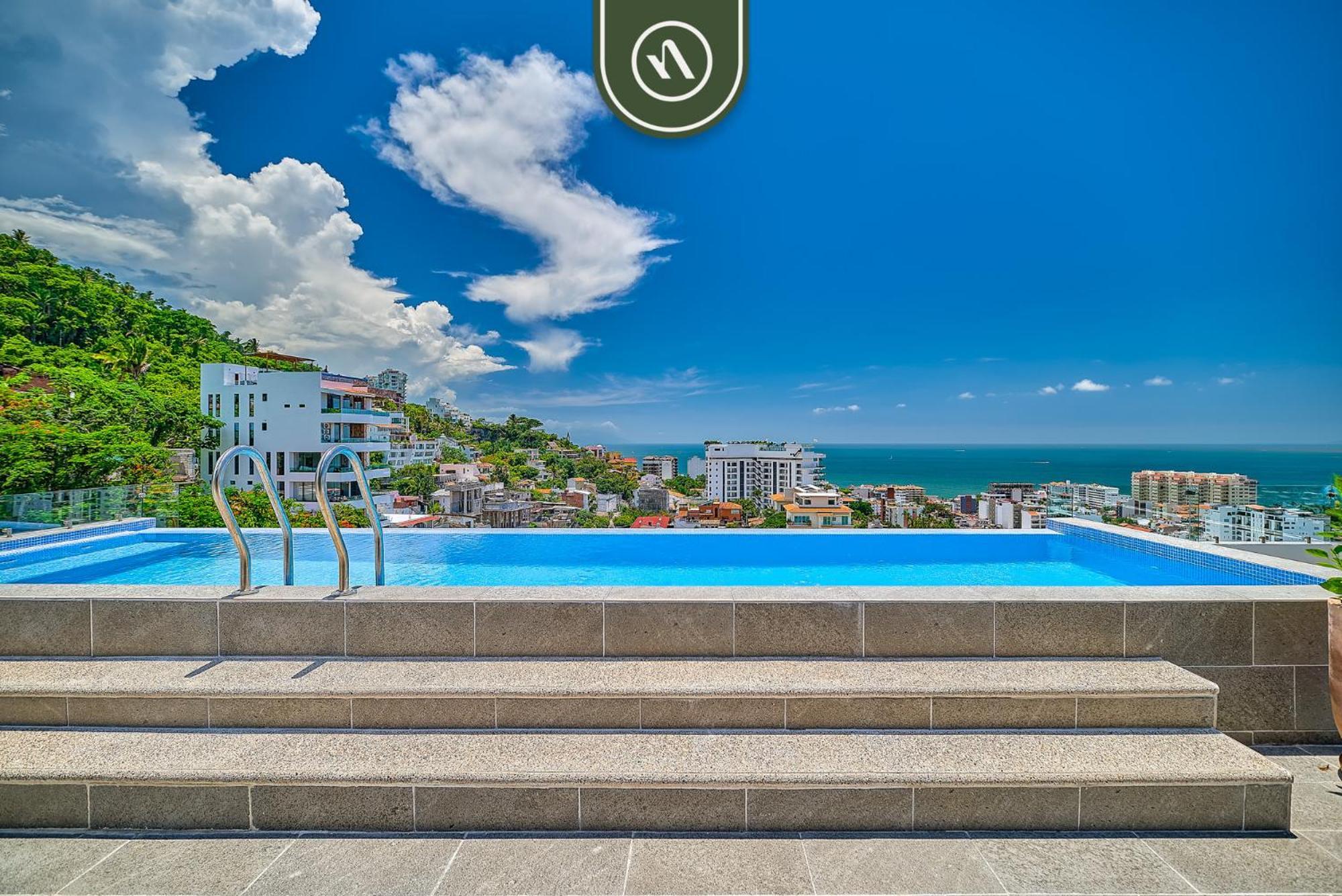 Brand New In Zona Romantica - Rooftop Pool Apartment