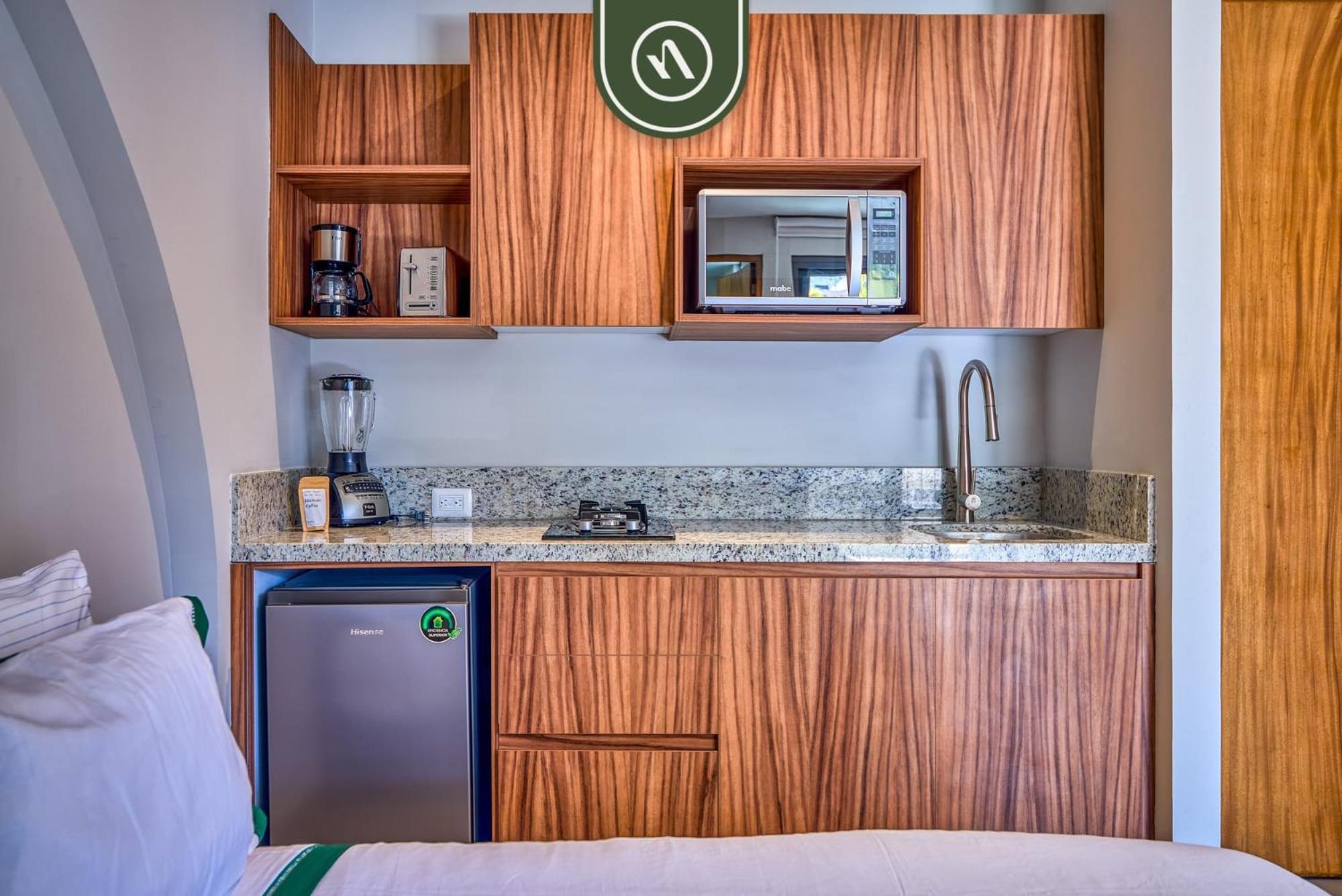 Brand New In Zona Romantica - Rooftop Pool Apartment