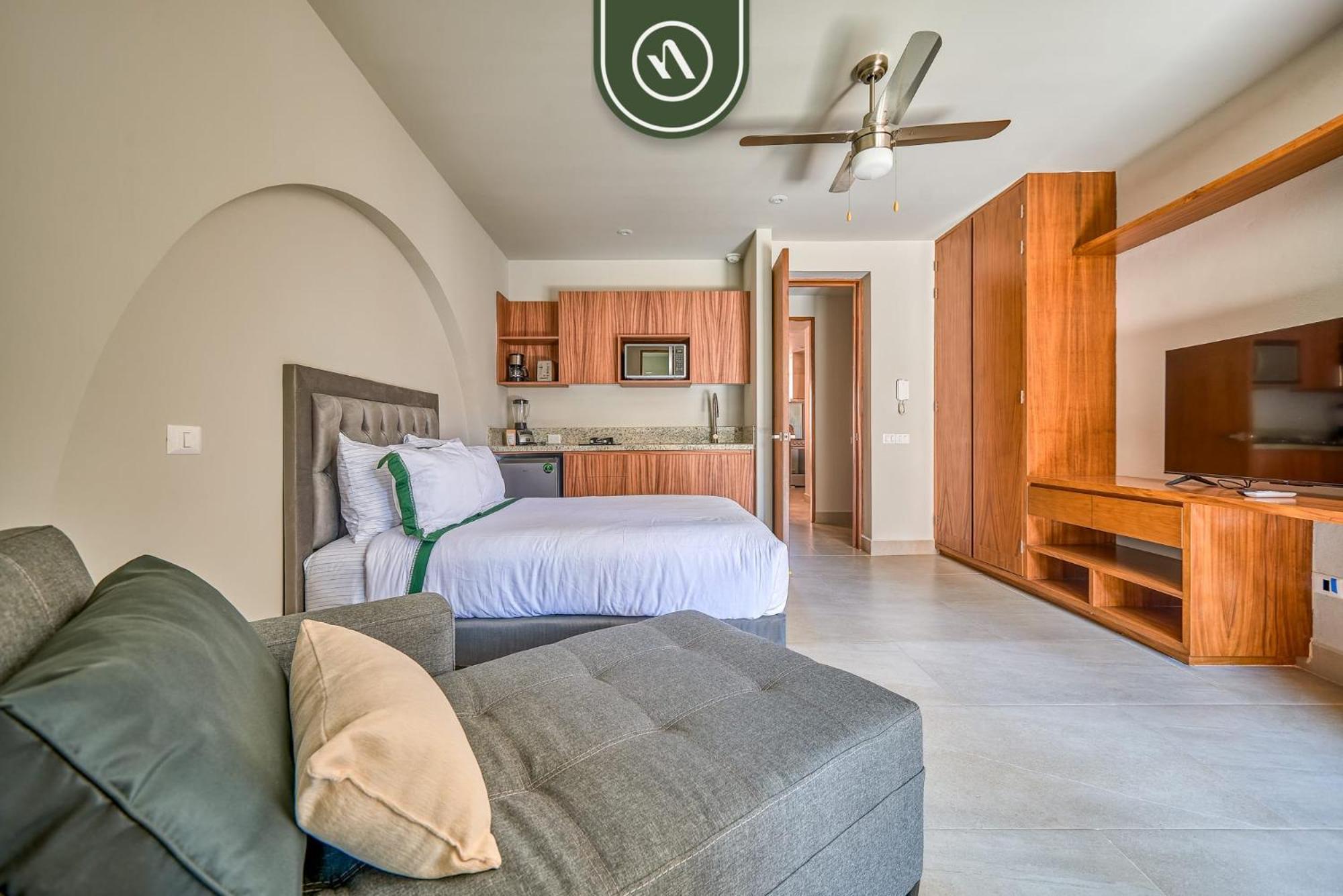 Brand New In Zona Romantica - Rooftop Pool Apartment
