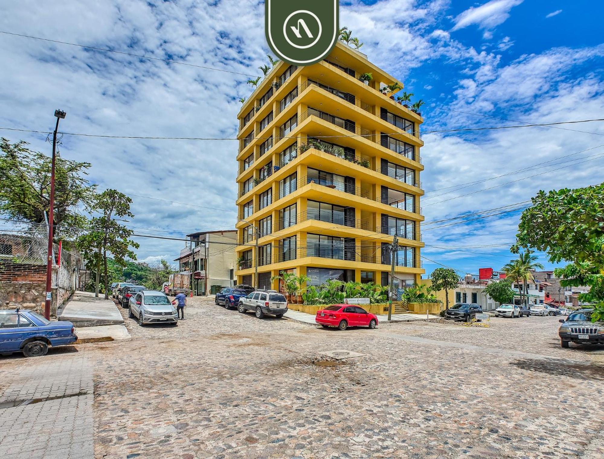 Brand New 1br Right Next To Center - Pool Apartment *