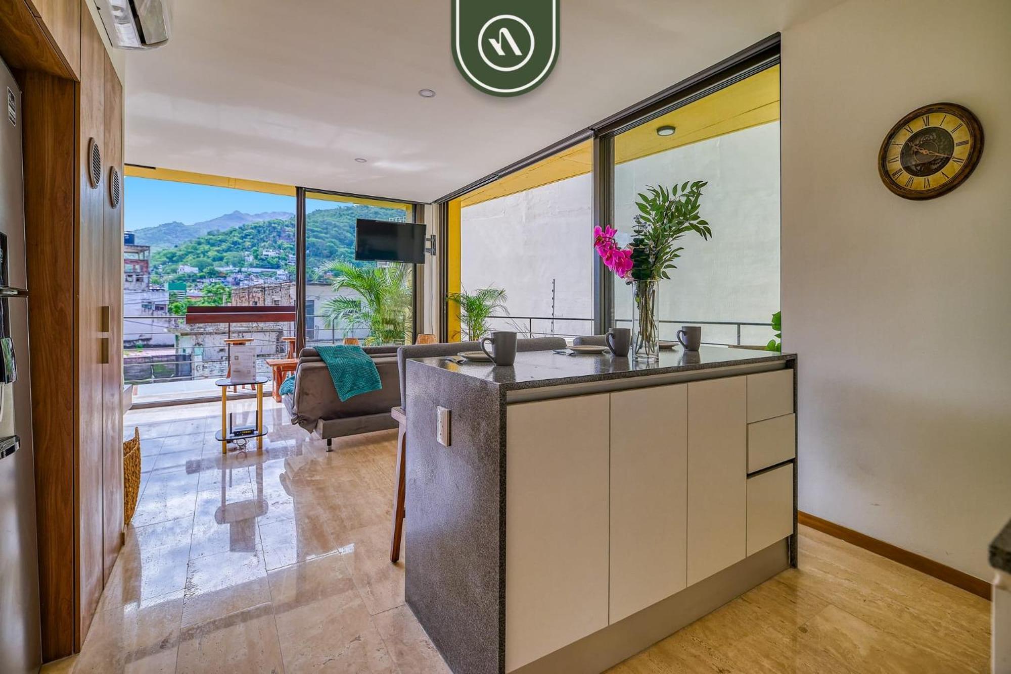 Brand New 1br Right Next To Center - Pool *