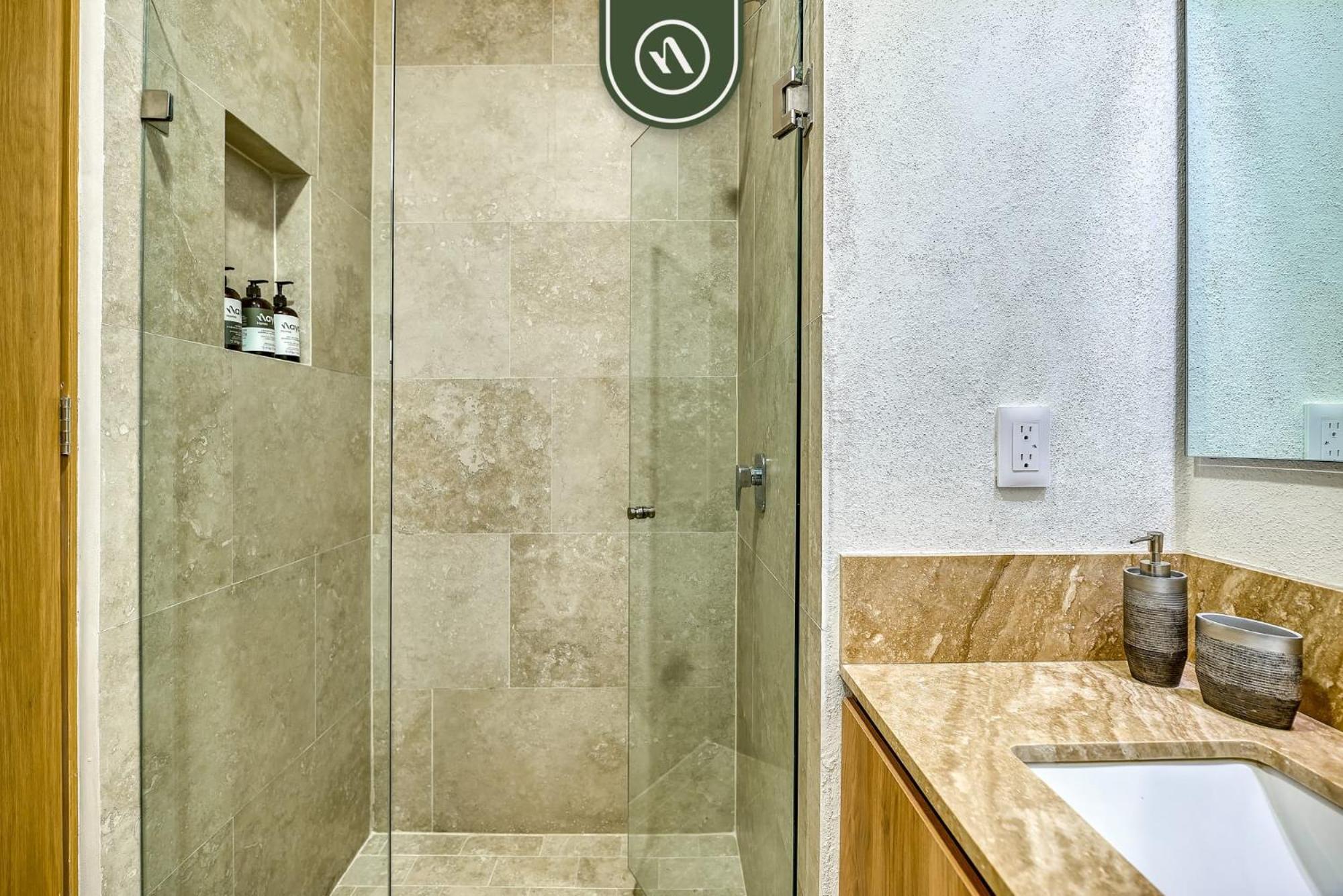 Brand New 1br Right Next To Center - Pool