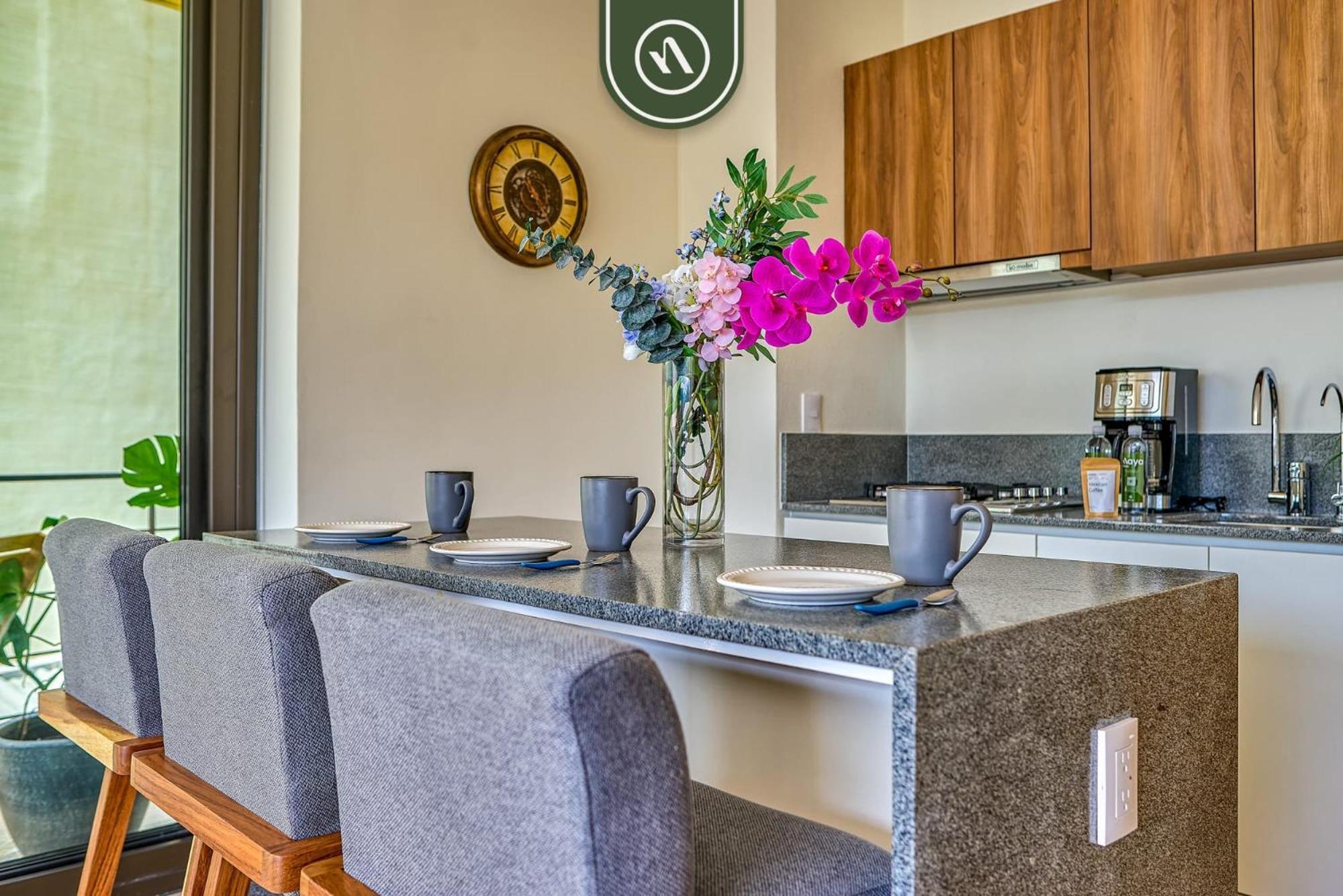 Brand New 1br Right Next To Center - Pool