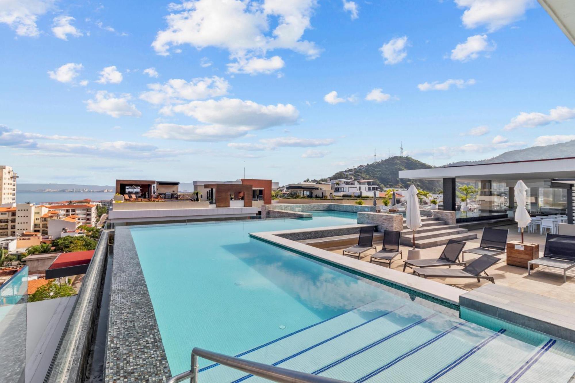 In Location, Rooftop Pool, Hot Tub, Gym, Fire Pit Holiday home