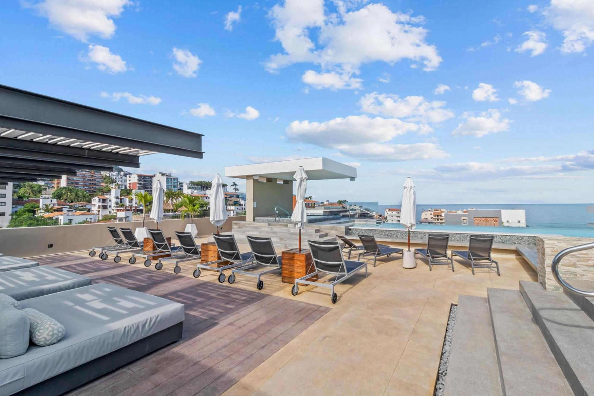 Holiday home In Location, Rooftop Pool, Hot Tub, Gym, Fire Pit