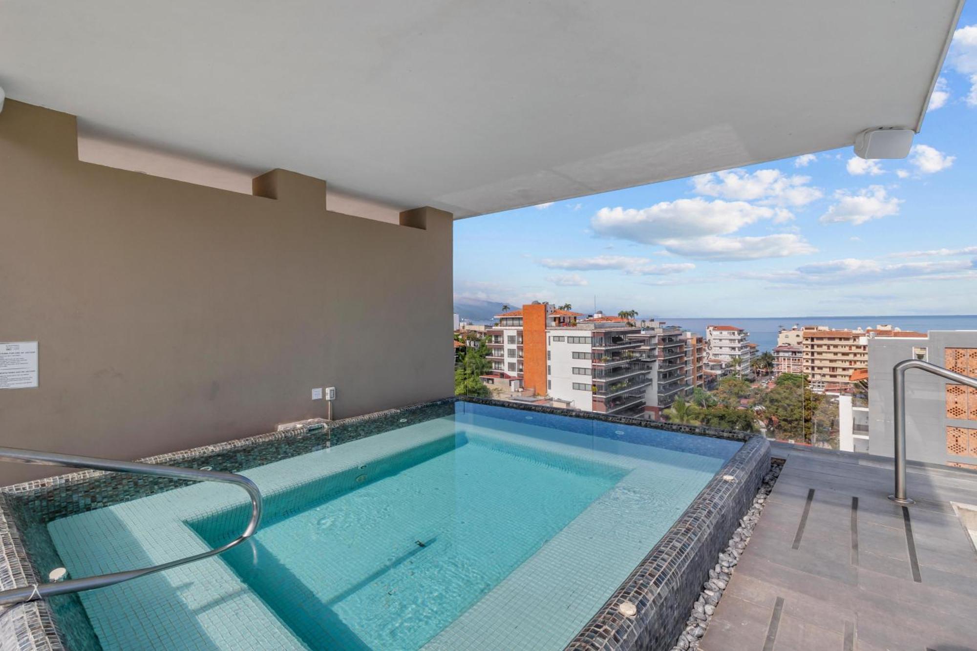In Location, Rooftop Pool, Hot Tub, Gym, Fire Pit * Puerto Vallarta