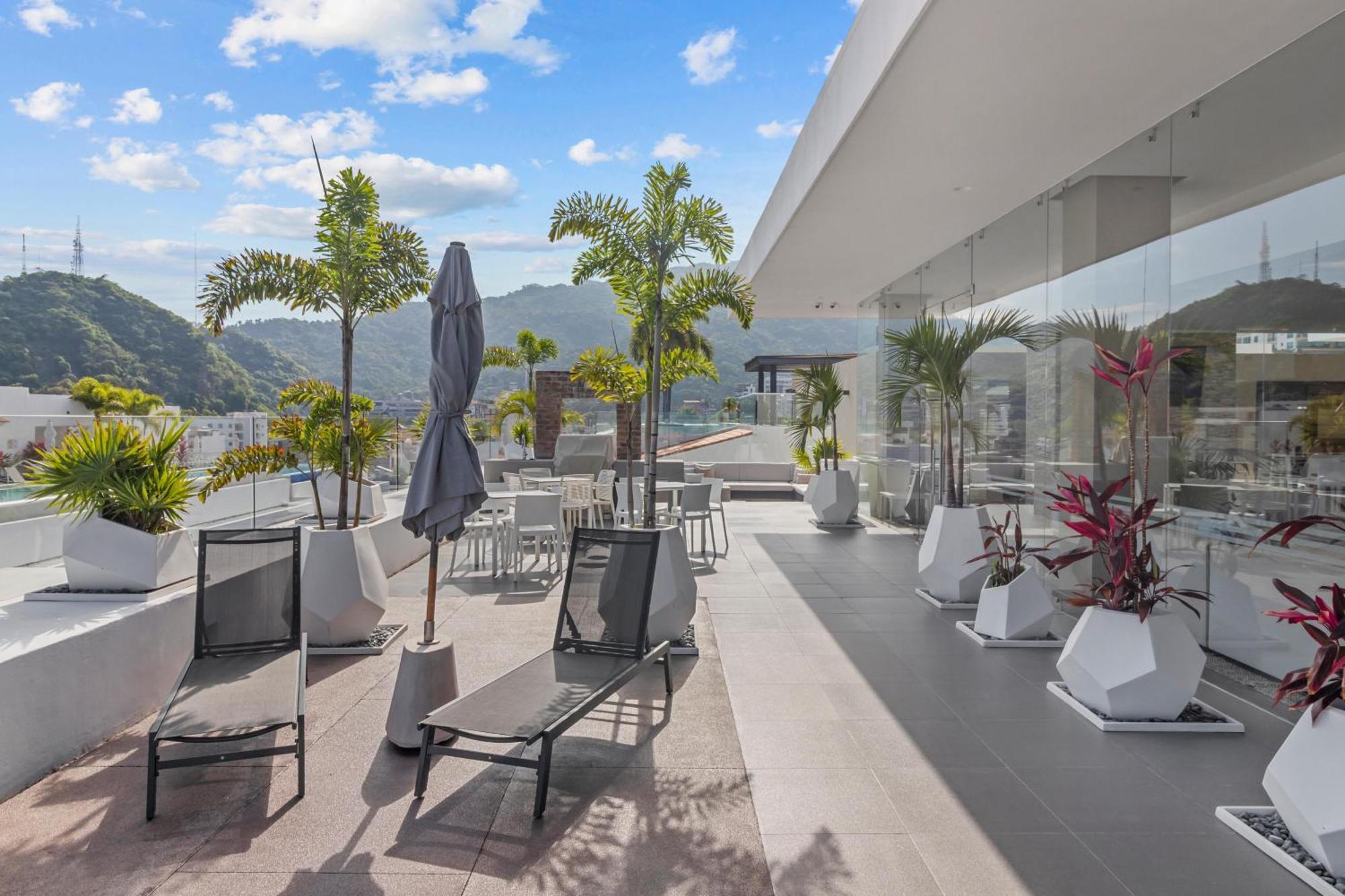 In Location, Rooftop Pool, Hot Tub, Gym, Fire Pit Holiday home