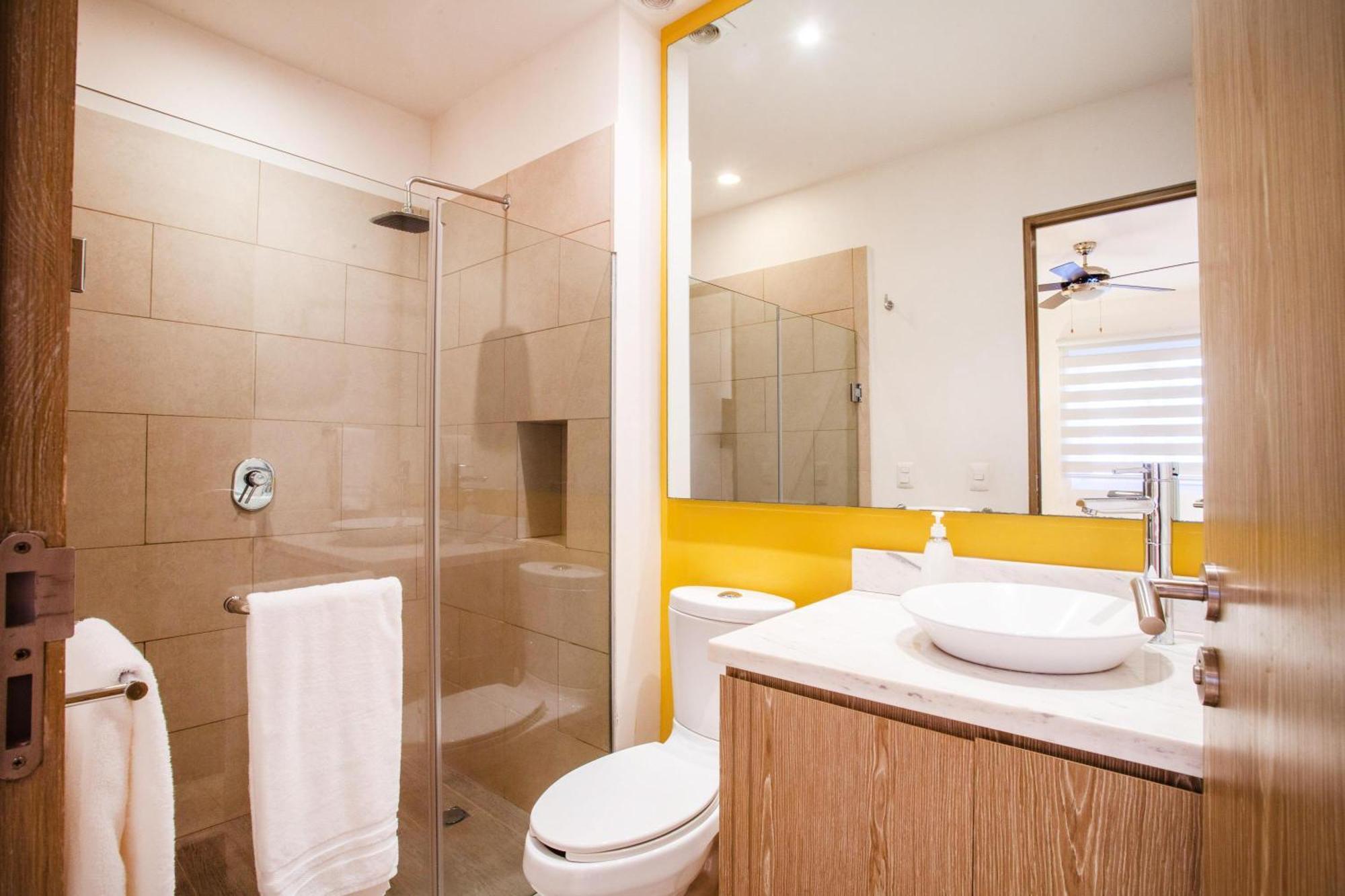 Zenith Gem | Stylish 1 Bedroom In The Romantic Zone Holiday home *