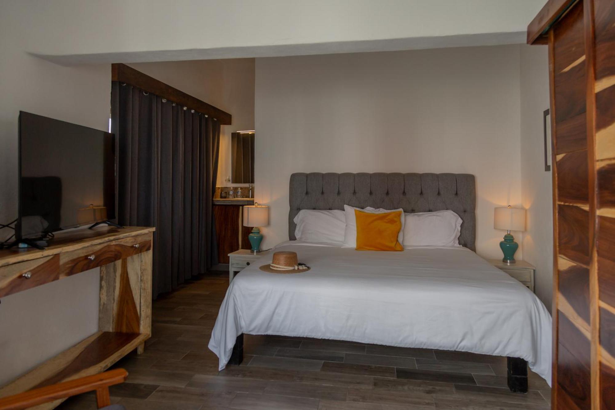 Amaca - Adults Only 4*
