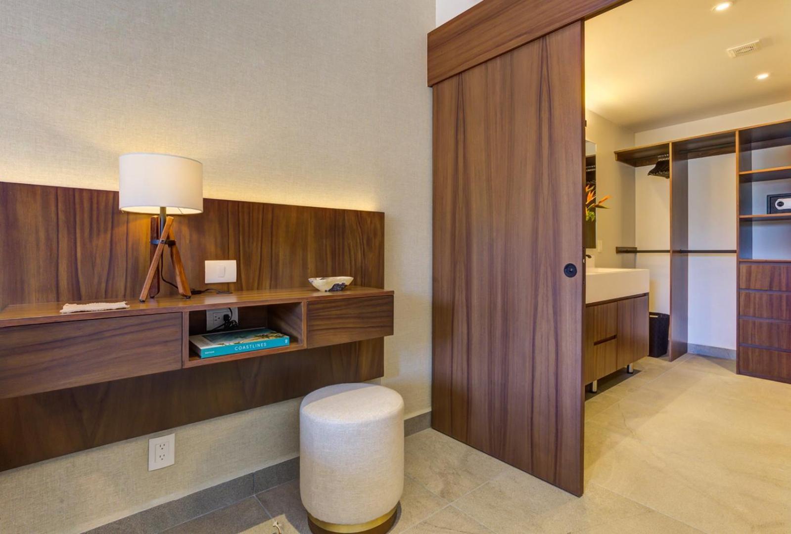 Oasis Luxury Penthouse 3 Bed With Views, Pools Apartment *