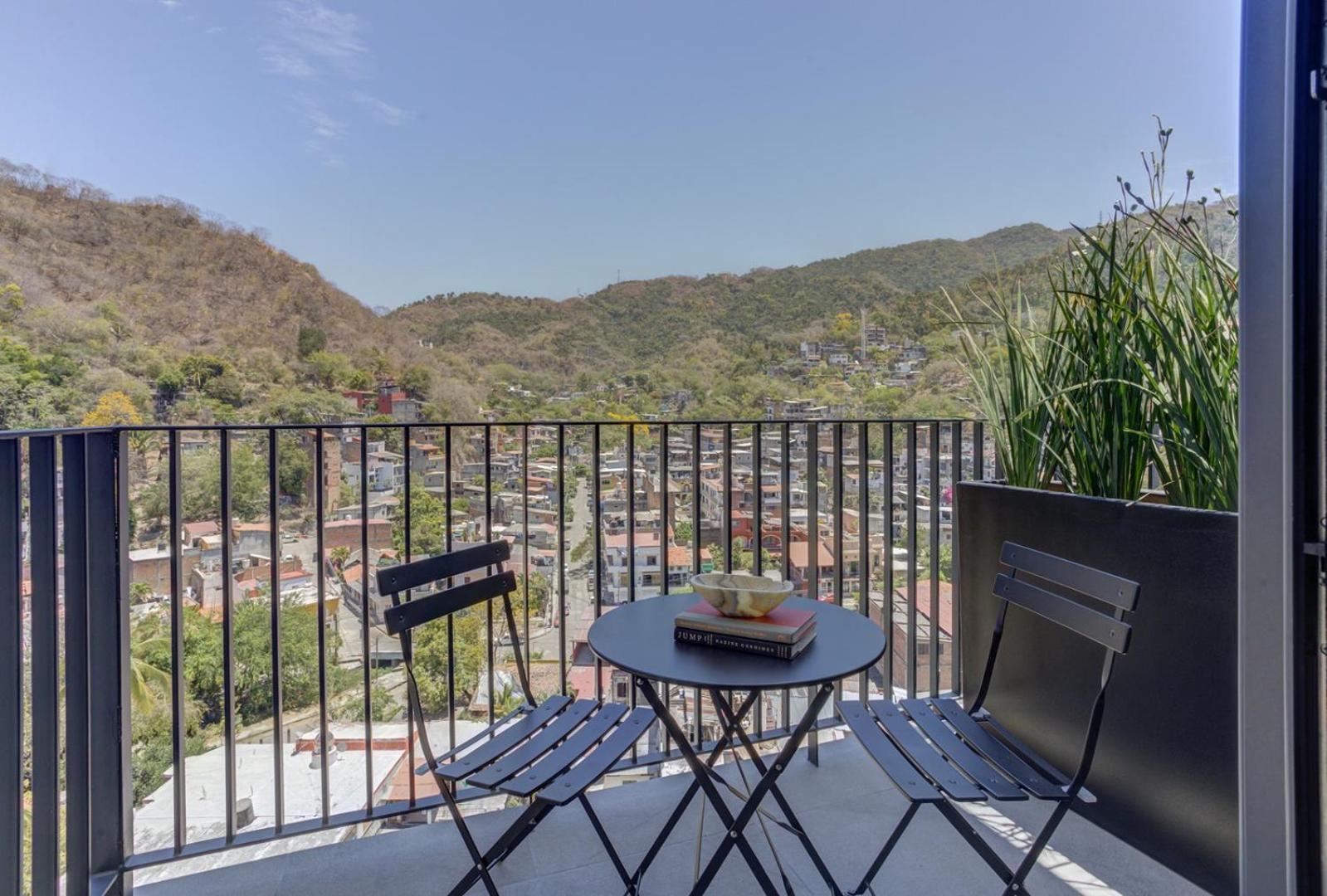 Apartment Oasis Luxury Penthouse 3 Bed With Views, Pools