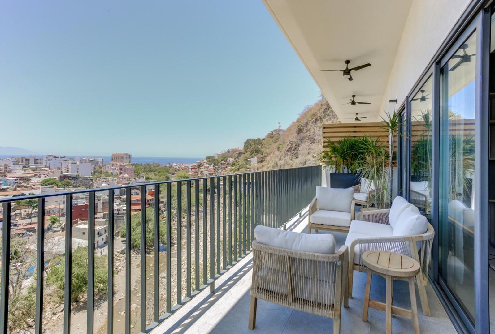 Oasis Luxury Penthouse 3 Bed With Views, Pools Apartment Puerto Vallarta