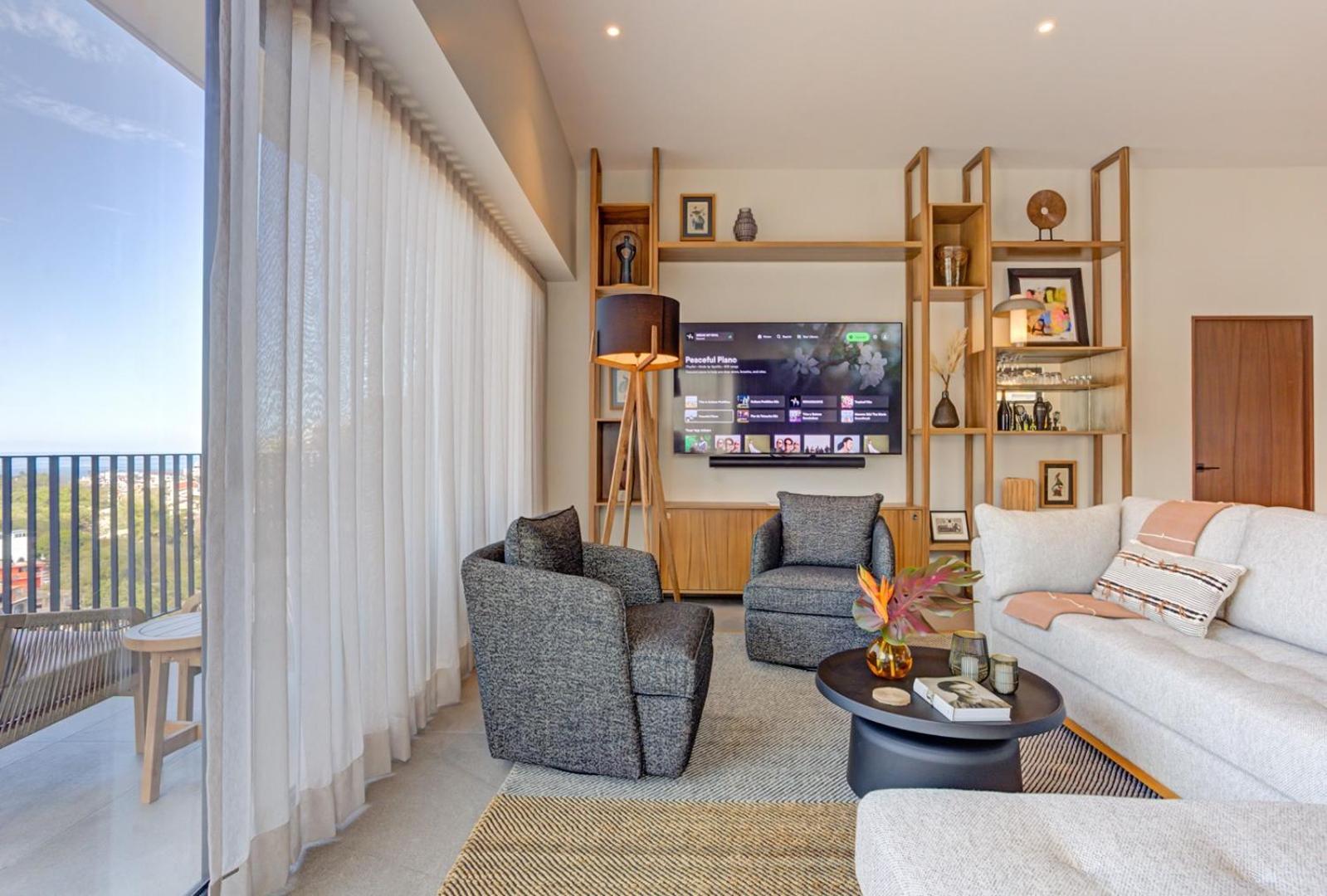 Apartment Oasis Luxury Penthouse 3 Bed With Views, Pools