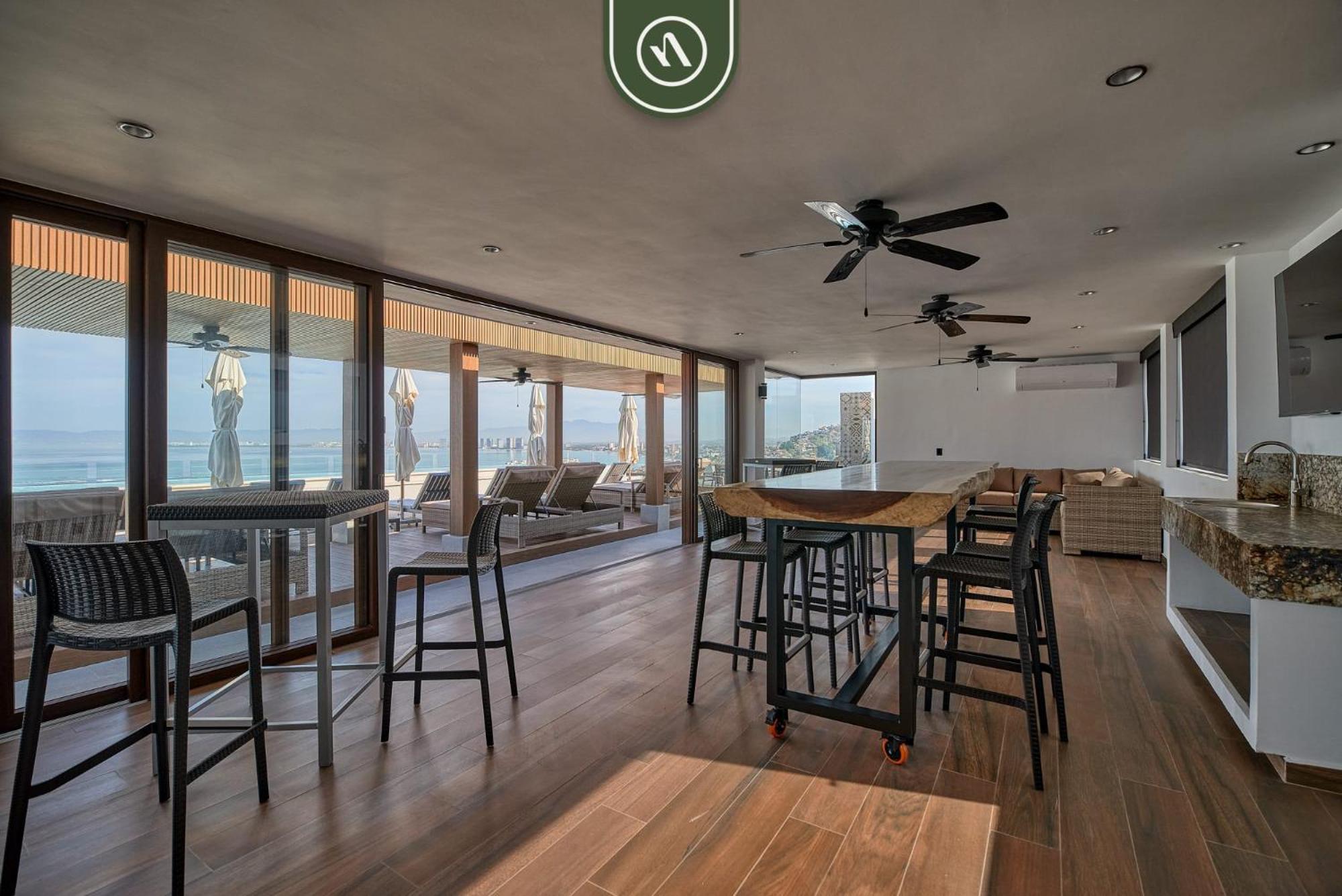 With Oceanview - 2br - Rooftop Pool Apartment Puerto Vallarta