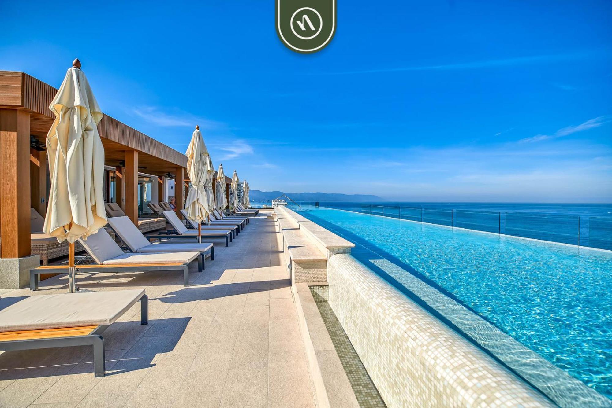 With Oceanview - 2br - Rooftop Pool Apartment Puerto Vallarta