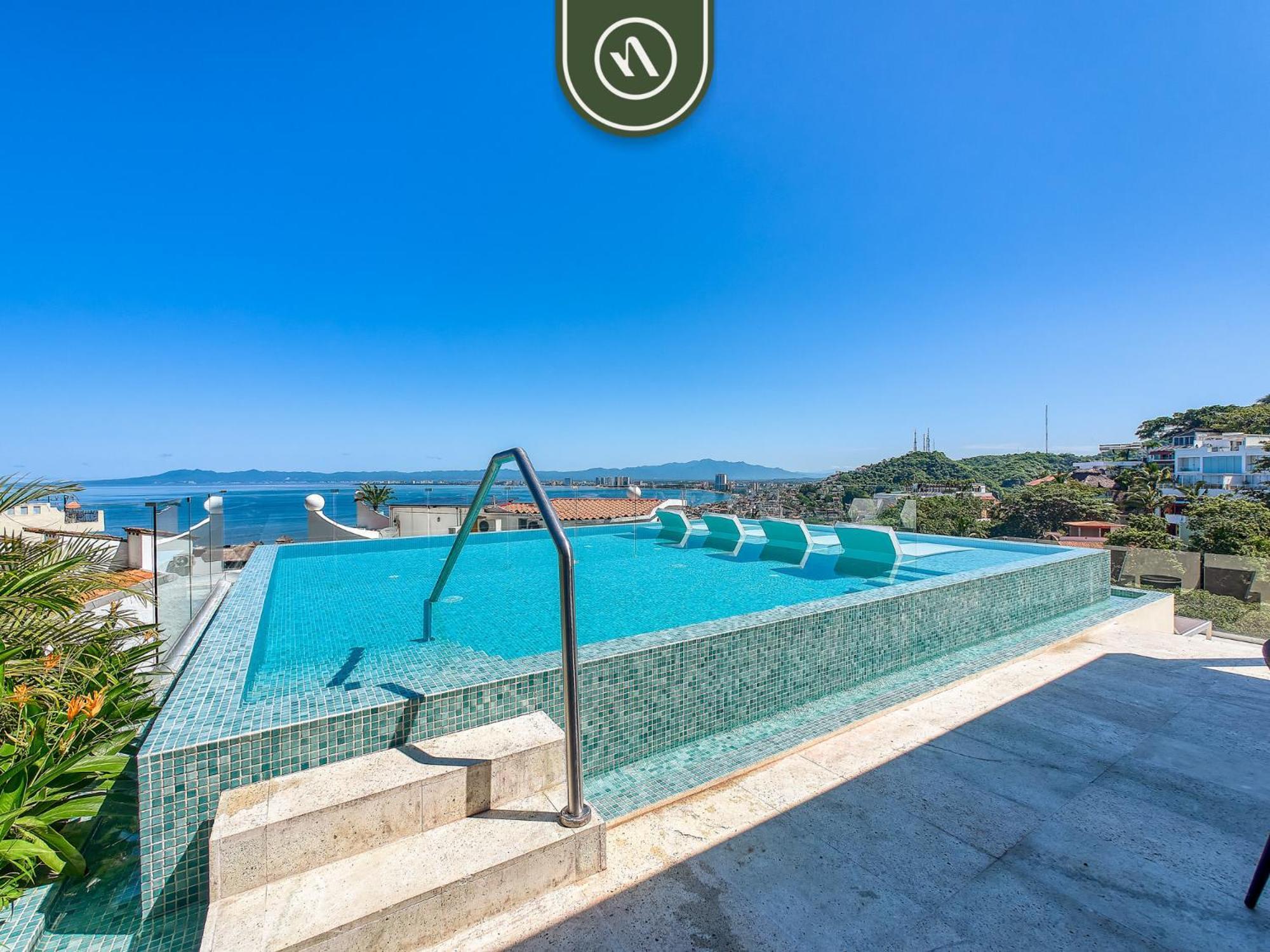 Mountain Retreat - 2 Bedroom - Oceanview Pool Apartment
