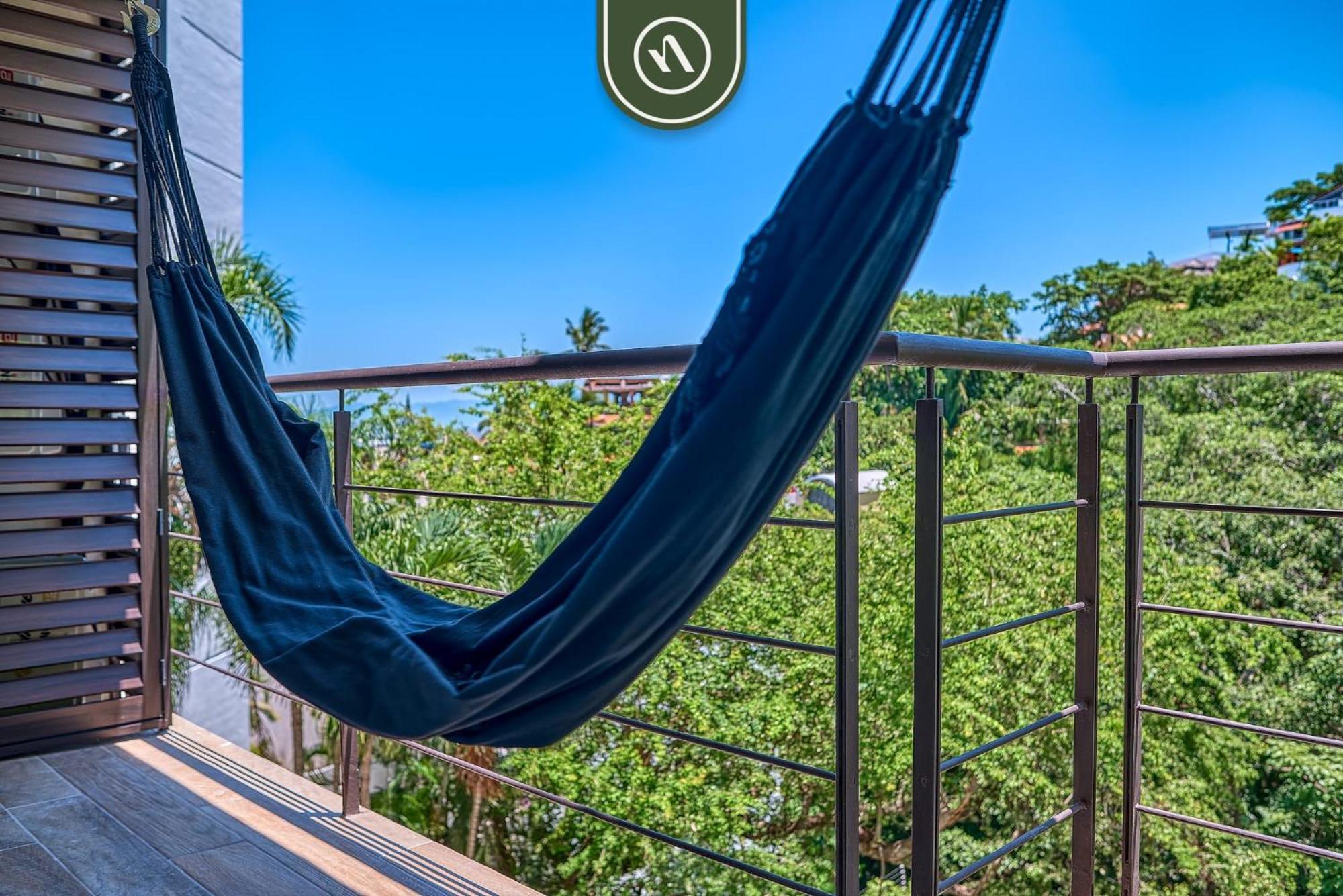 Mountain Retreat - 2 Bedroom - Oceanview Pool Apartment