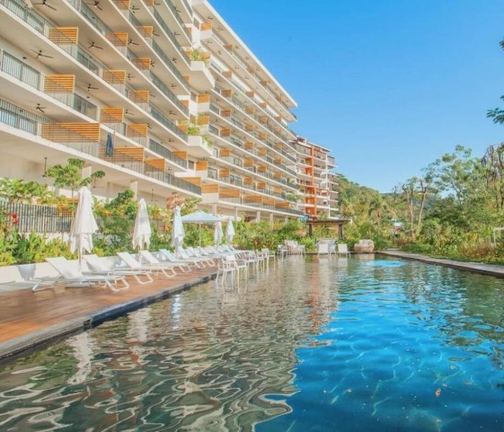 Oasis Luxury Penthouse 3 Bed With Views, Pools Apartment