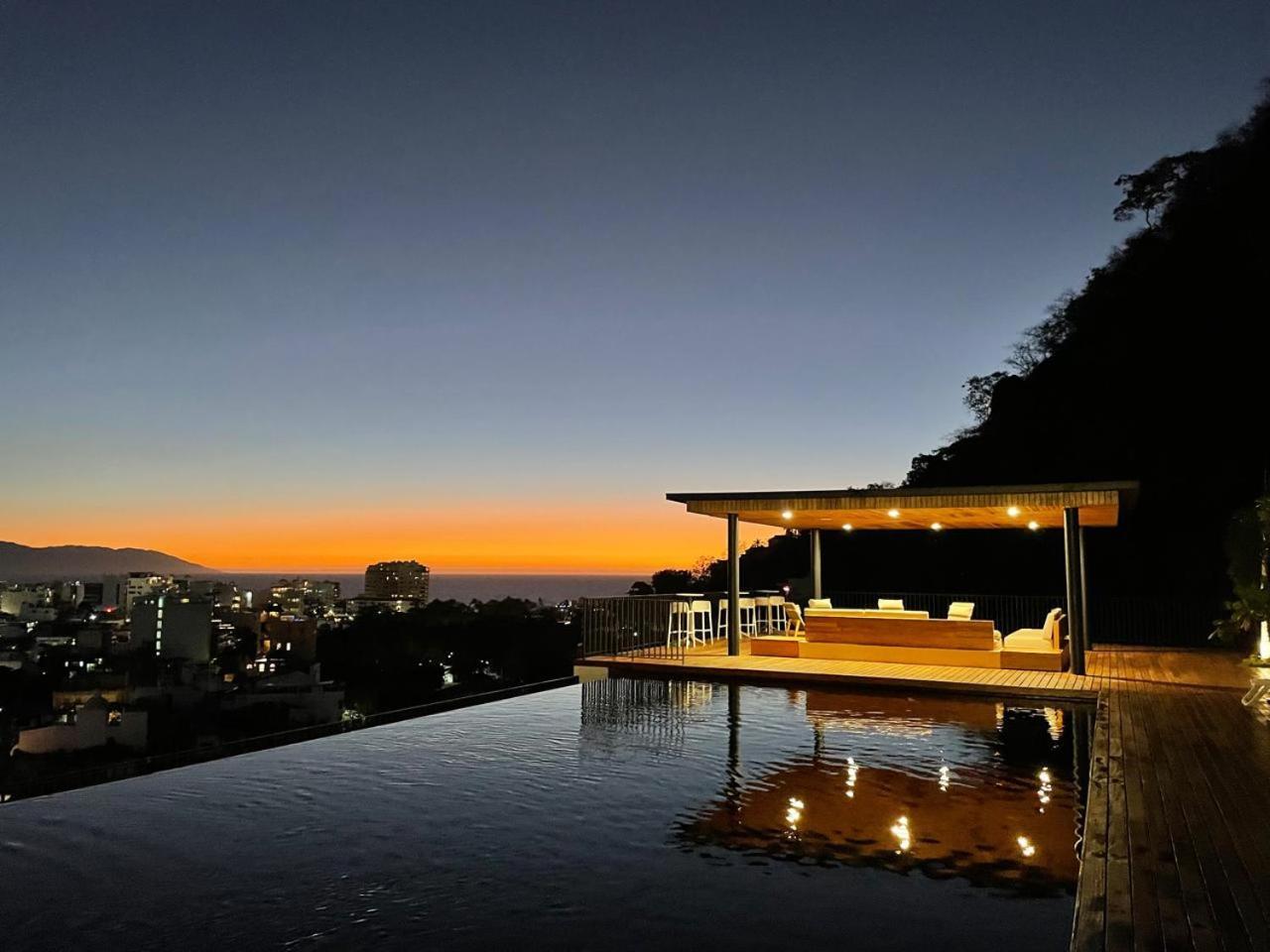 Oasis Luxury Penthouse 3 Bed With Views, Pools Apartment *