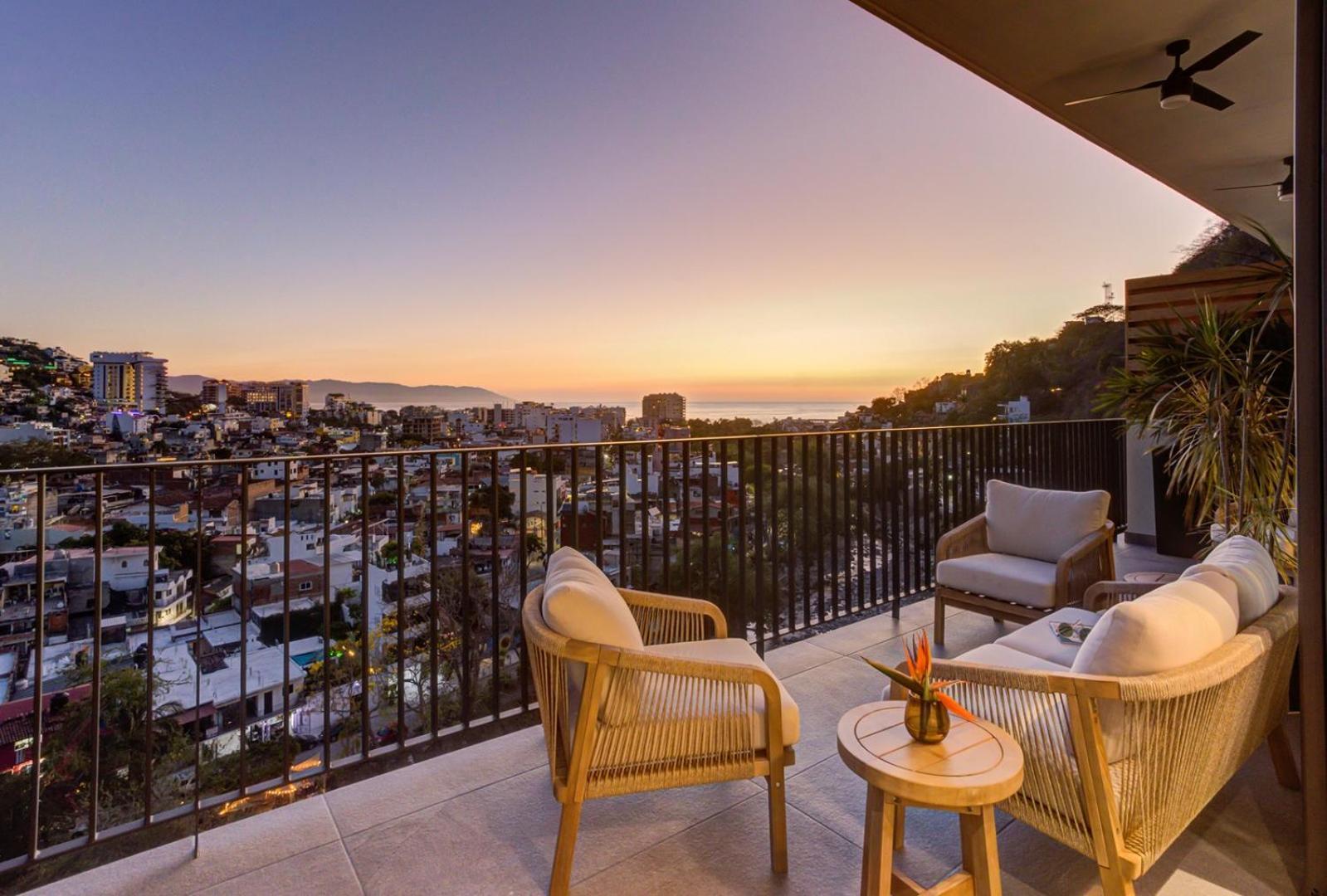 Oasis Luxury Penthouse 3 Bed With Views, Pools *