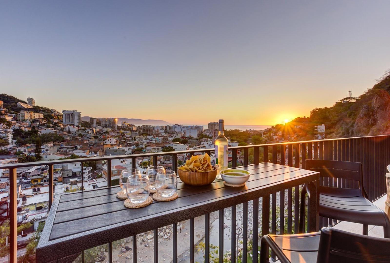 Apartment Oasis Luxury Penthouse 3 Bed With Views, Pools Puerto Vallarta