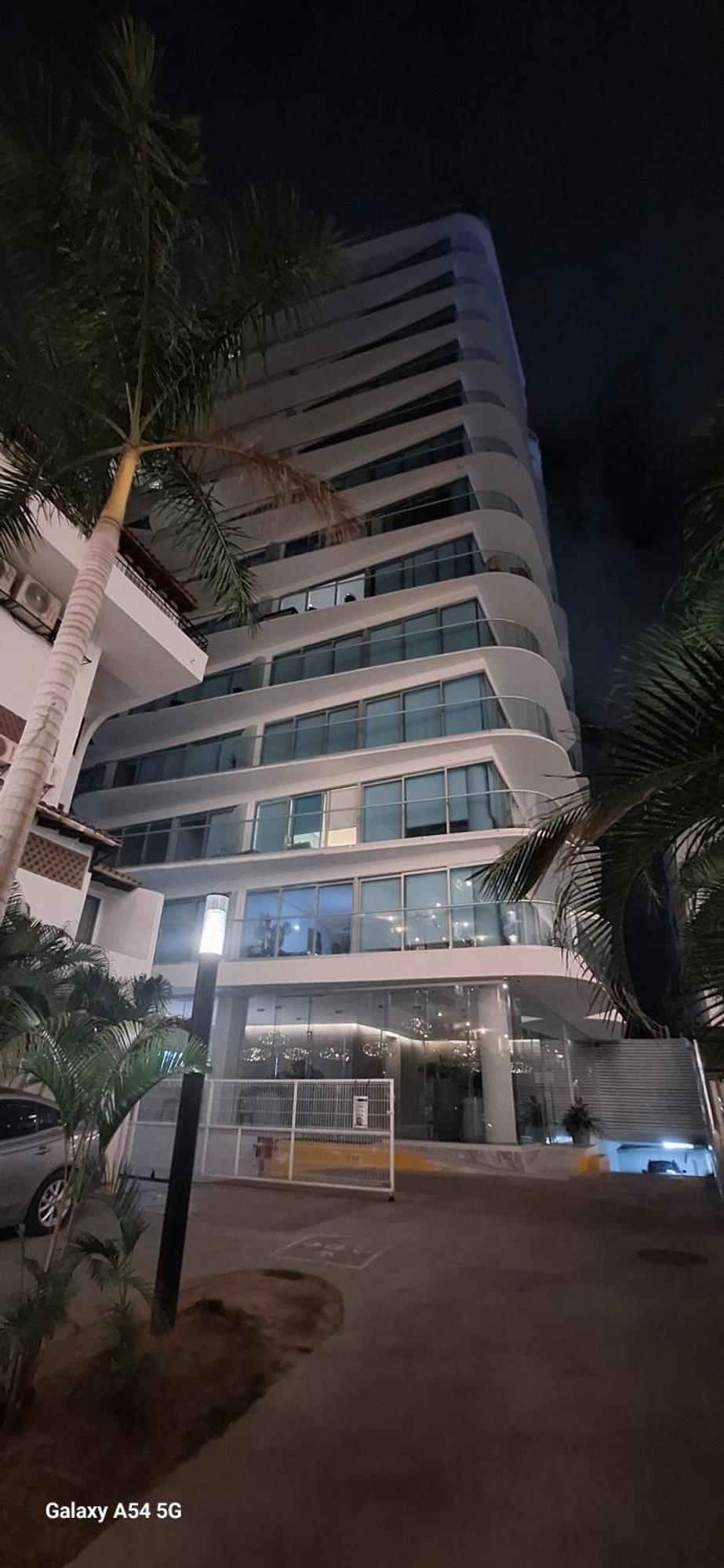 Luxurious Oceanfront With Unmatched Panoramic Views Apartment