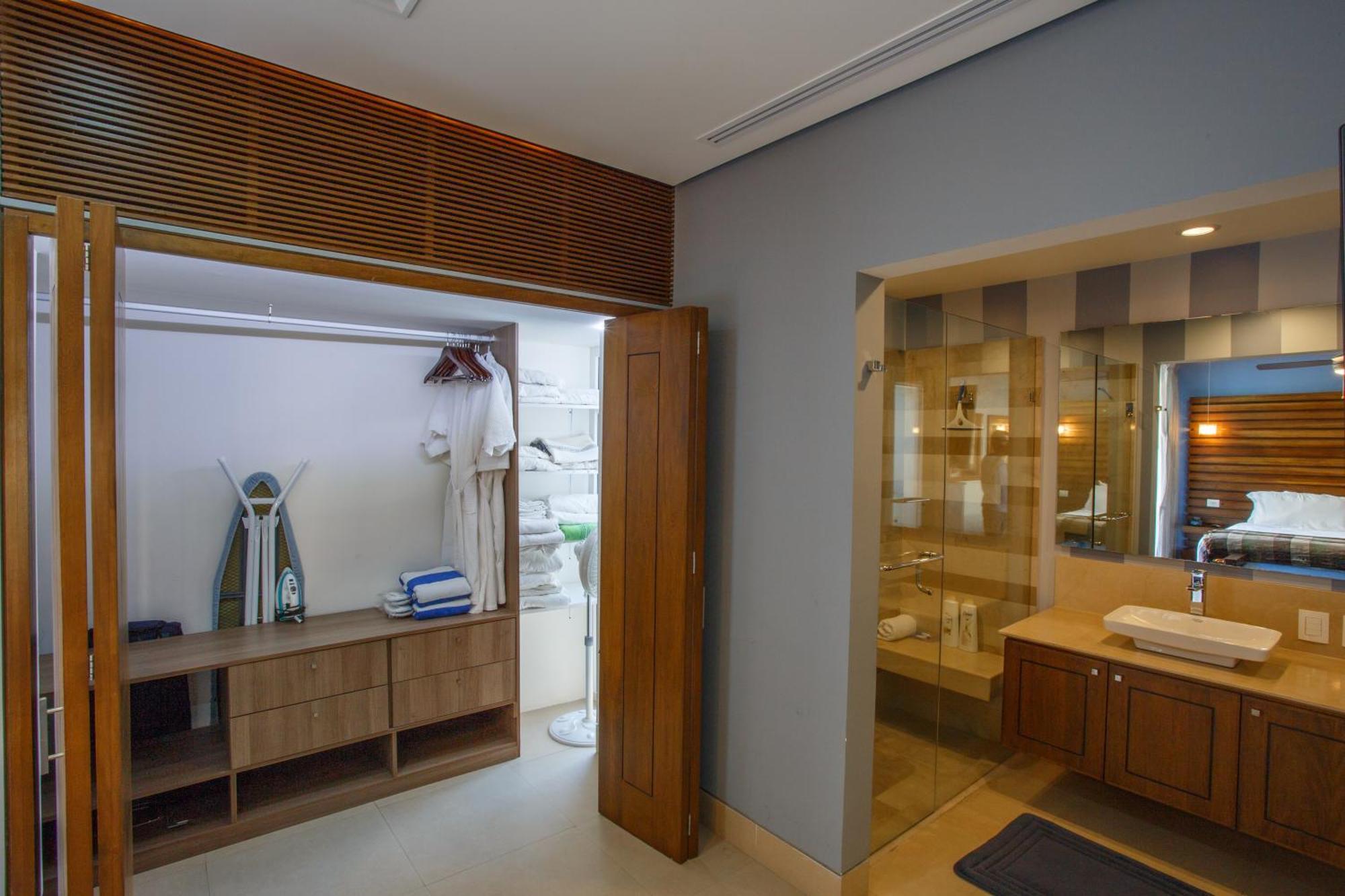 1 Bedroom Stunning View 1200 Sf Loft Penthouse With 2 Bathrooms