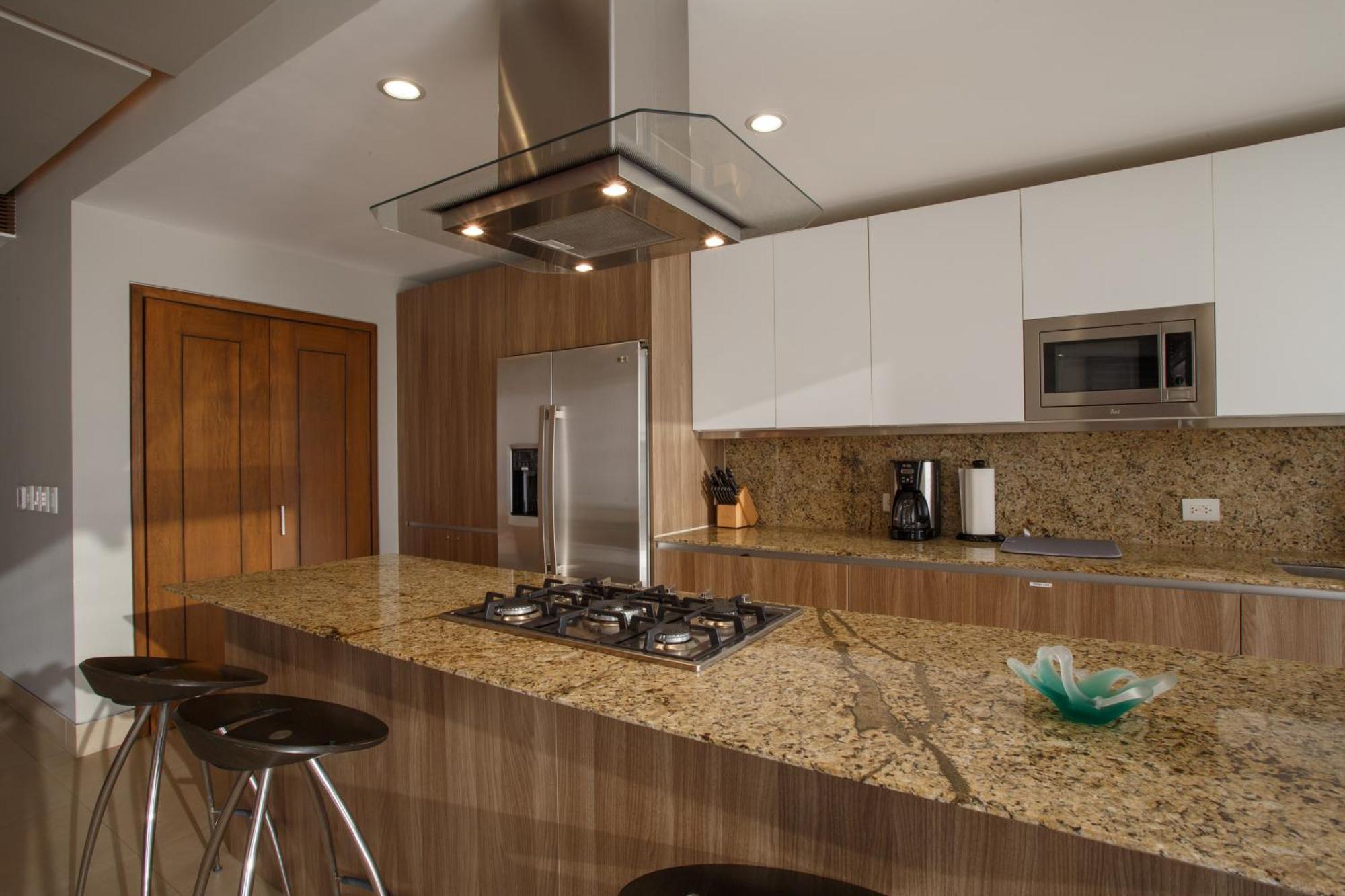 1 Bedroom Stunning View 1200 Sf Loft Penthouse With 2 Bathrooms *