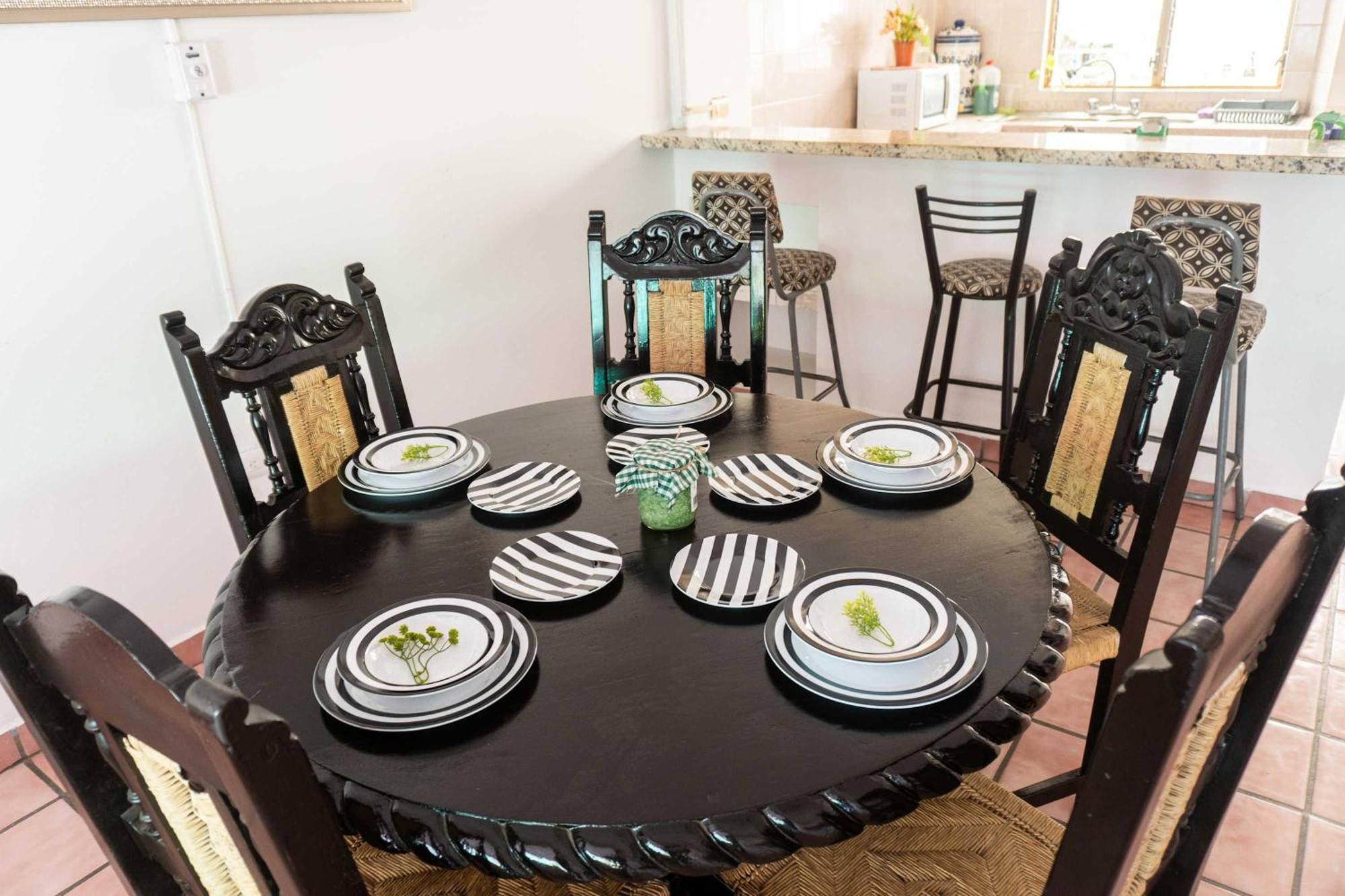 Spacious With Ensuite And Work Desk Hostal
